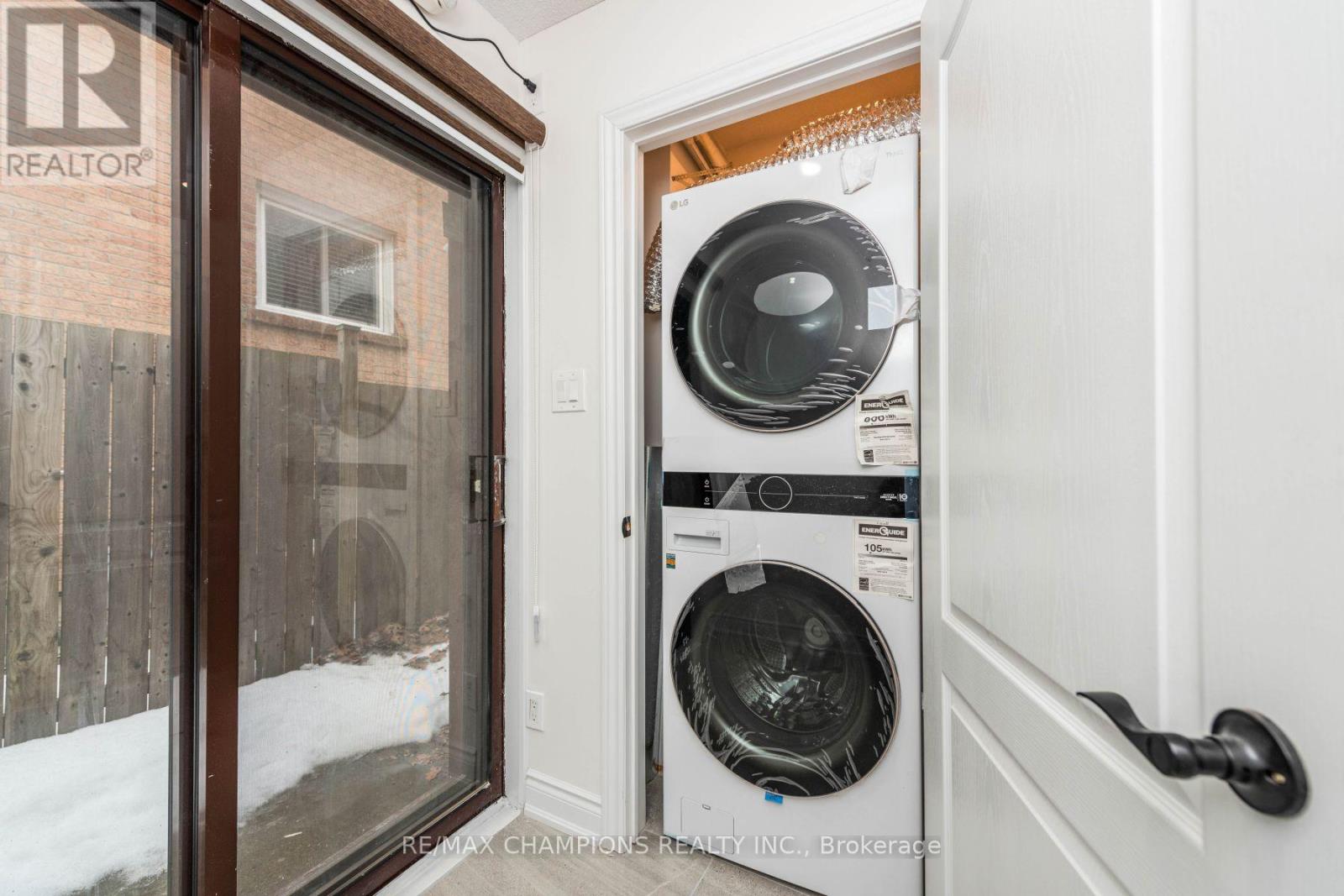 11 Crosswood Lane, Brampton, Ontario  L6V 3M1 - Photo 38 - W12357394