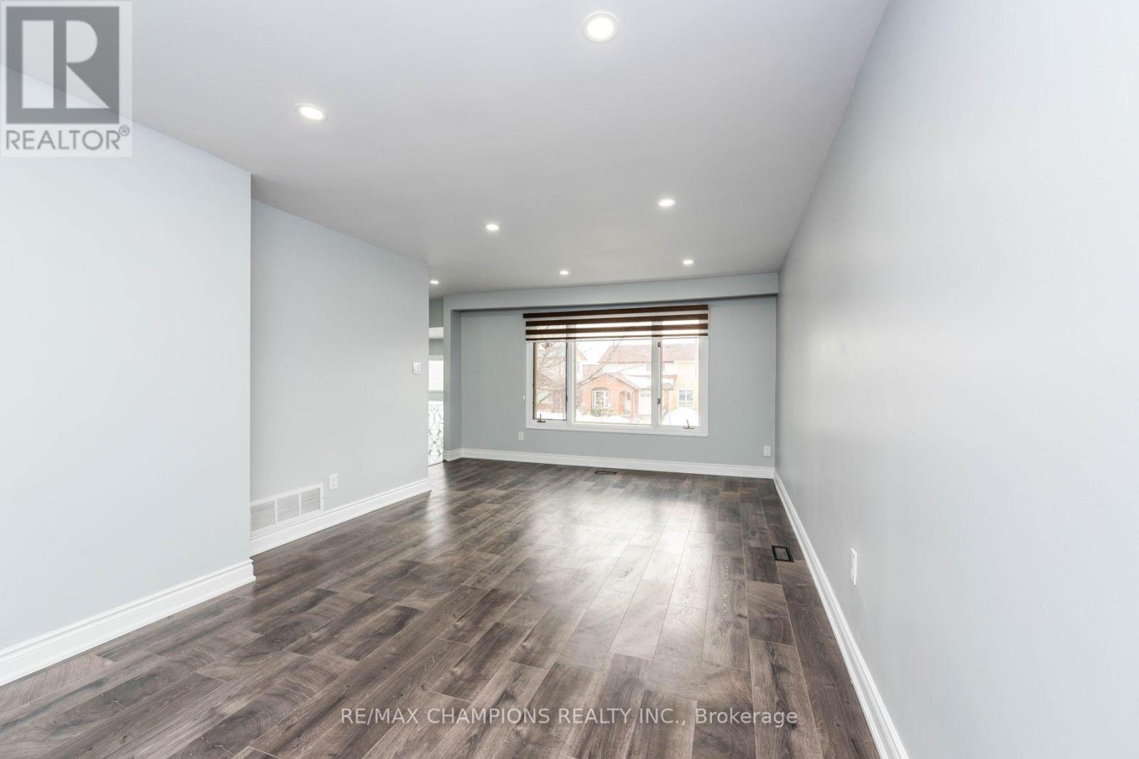 11 Crosswood Lane, Brampton, Ontario  L6V 3M1 - Photo 9 - W12357394