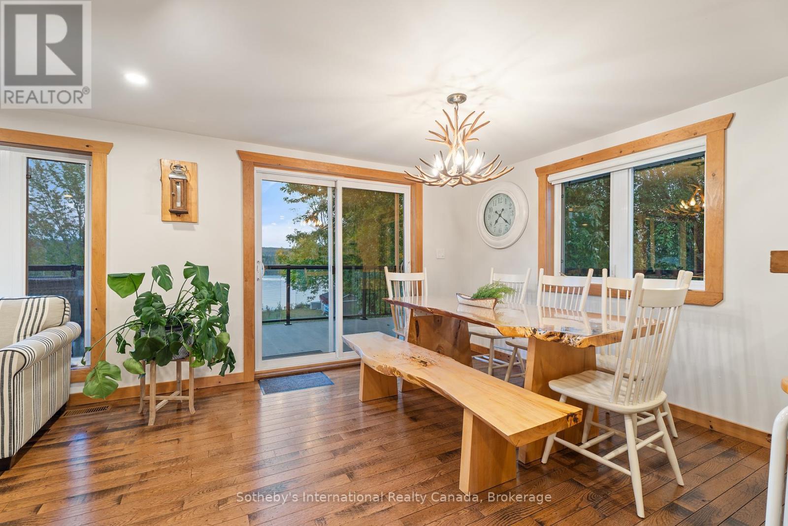 1111 Maplehurst Drive, Lake Of Bays, Ontario  P1H 2J6 - Photo 11 - X12357447