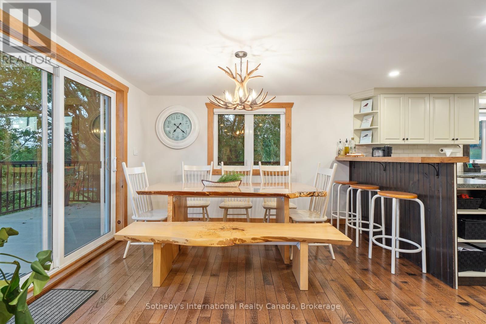 1111 Maplehurst Drive, Lake Of Bays, Ontario  P1H 2J6 - Photo 12 - X12357447
