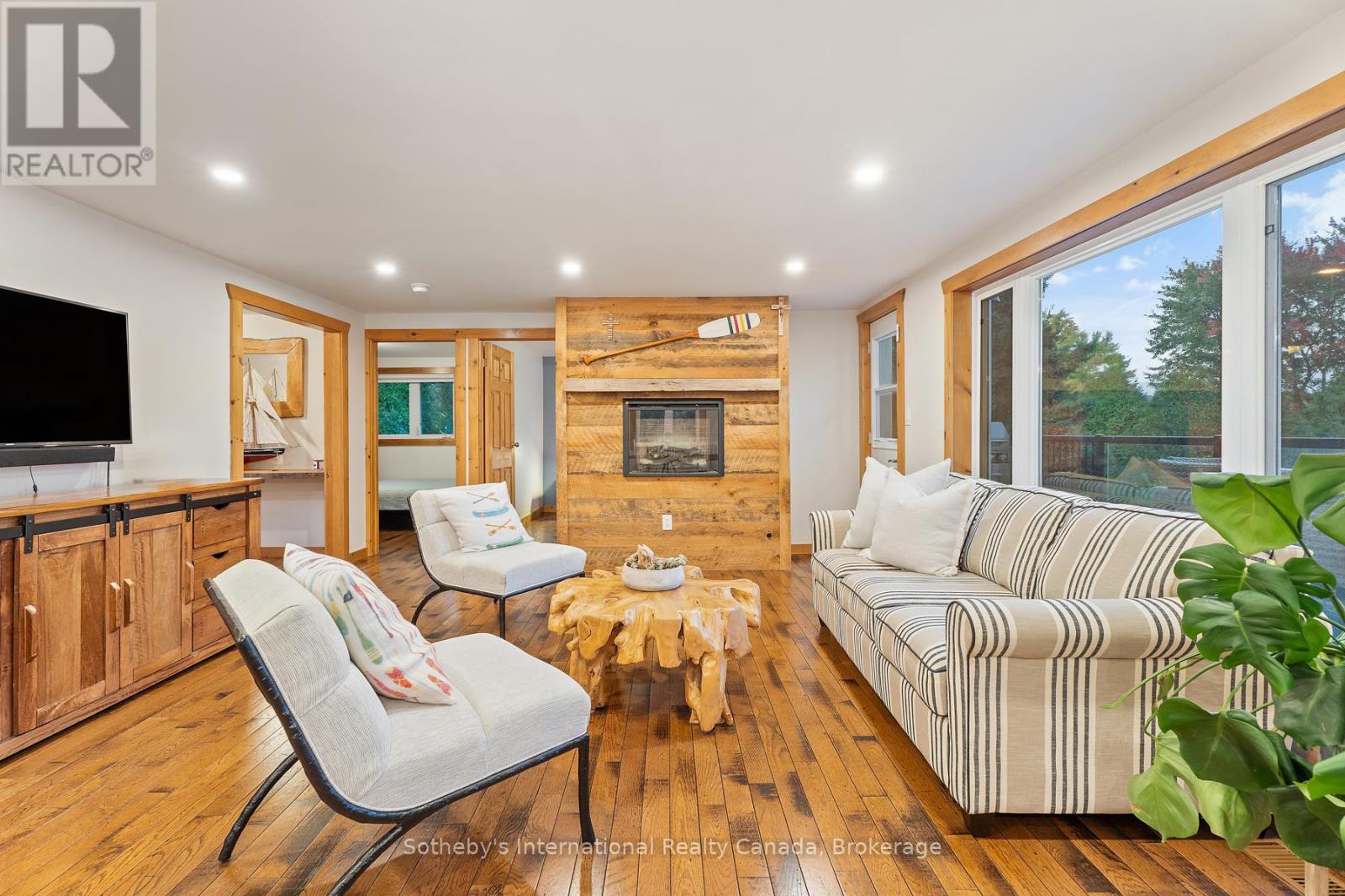 1111 Maplehurst Drive, Lake Of Bays, Ontario  P1H 2J6 - Photo 15 - X12357447