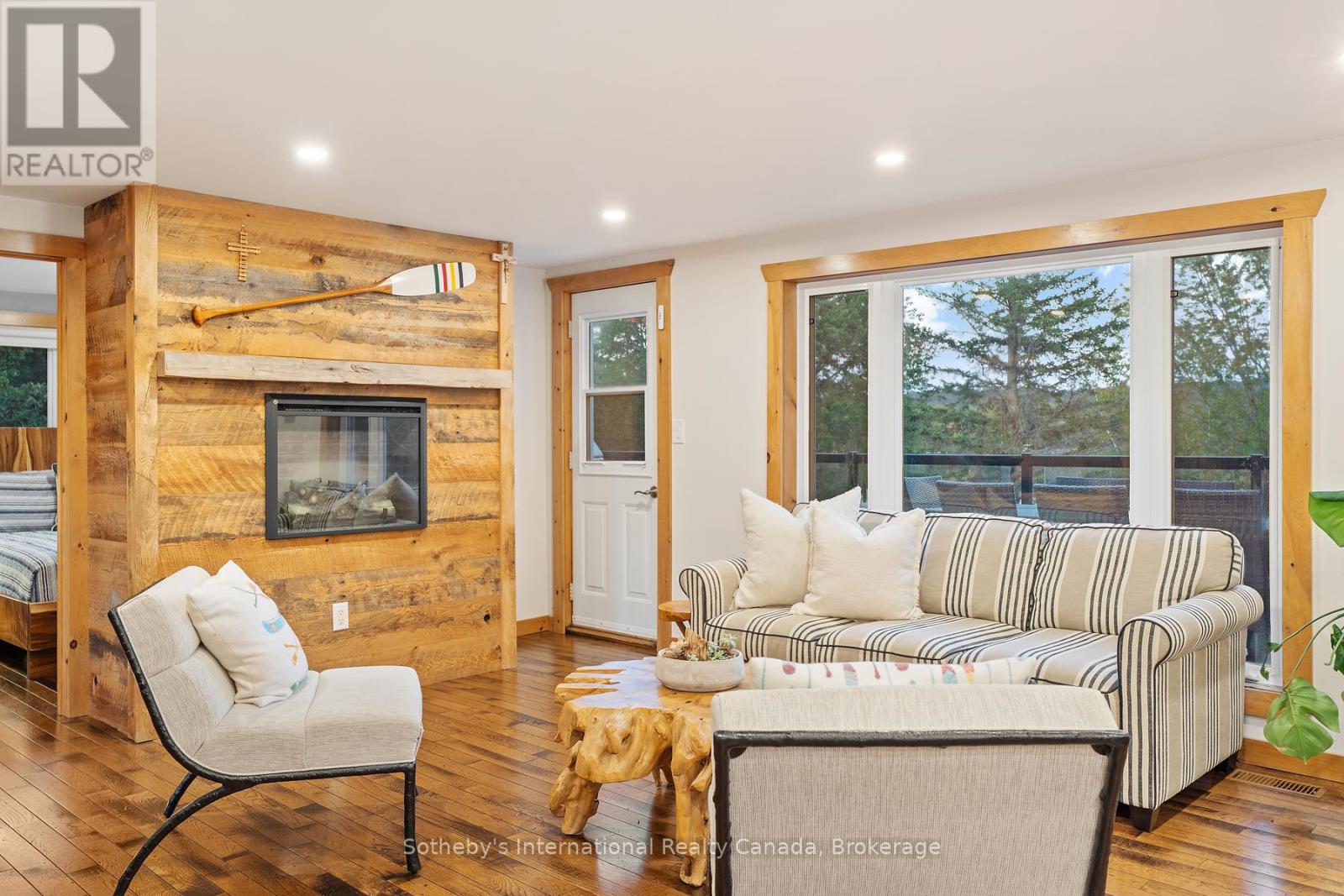 1111 Maplehurst Drive, Lake Of Bays, Ontario  P1H 2J6 - Photo 16 - X12357447