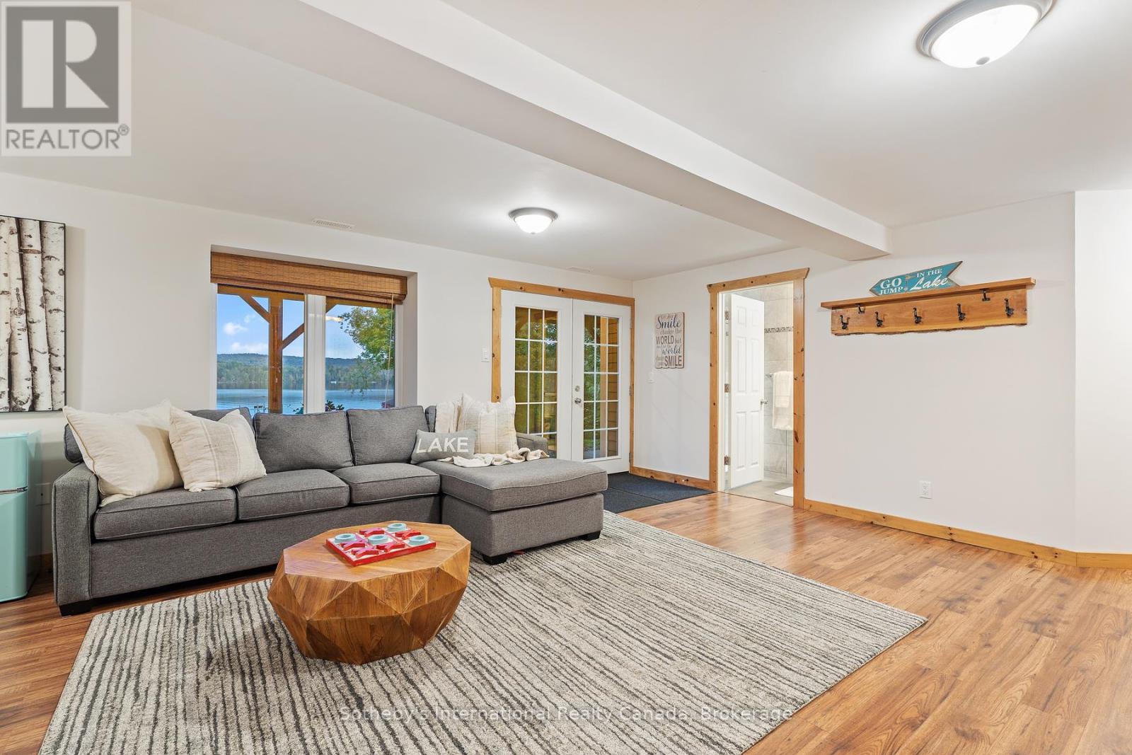 1111 Maplehurst Drive, Lake Of Bays, Ontario  P1H 2J6 - Photo 23 - X12357447