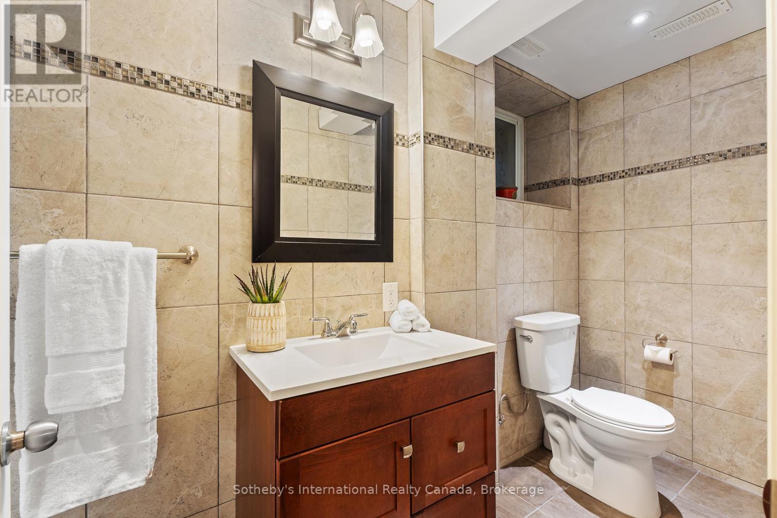 1111 Maplehurst Drive, Lake Of Bays, Ontario  P1H 2J6 - Photo 26 - X12357447