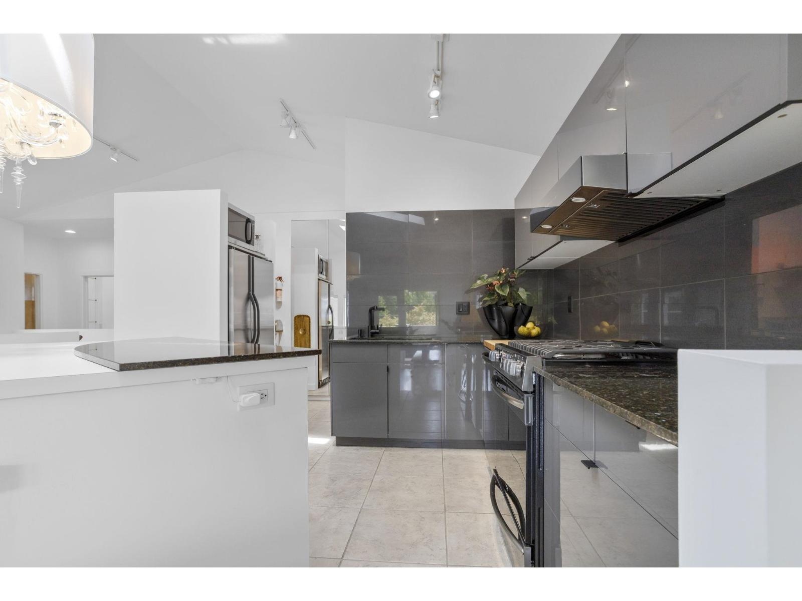 45655 Storey Avenue, Sardis West Vedder, Chilliwack, British Columbia  V2R 4E6 - Photo 10 - R3038950