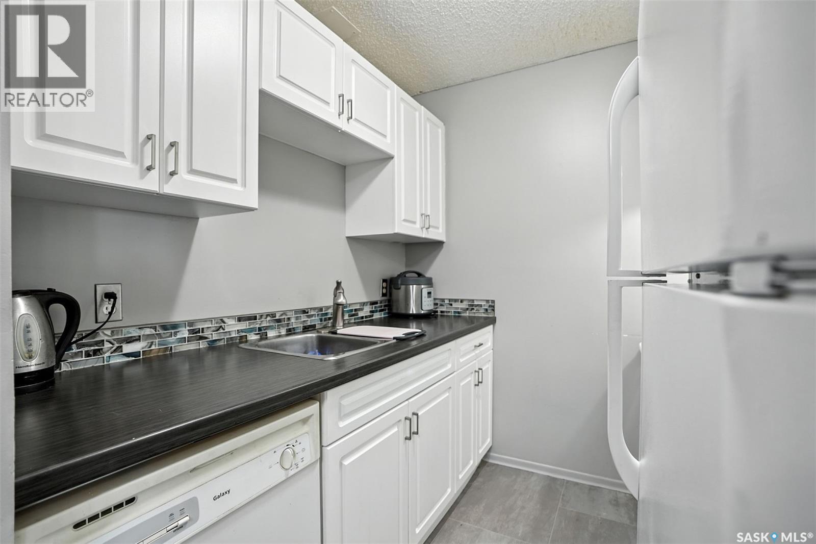 Property at 103 624 8th STREET E image 3