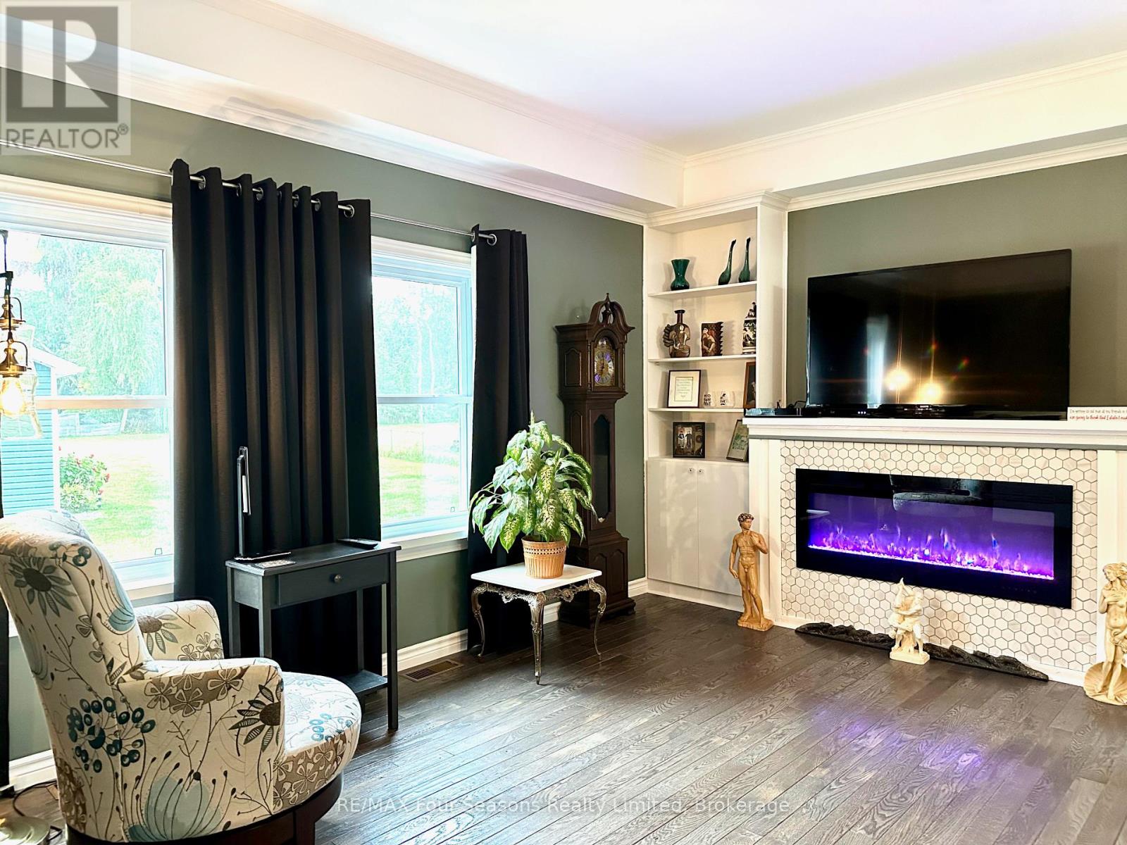 225 Christopher Street, Clearview, Ontario  L0M 1S0 - Photo 25 - S12354209