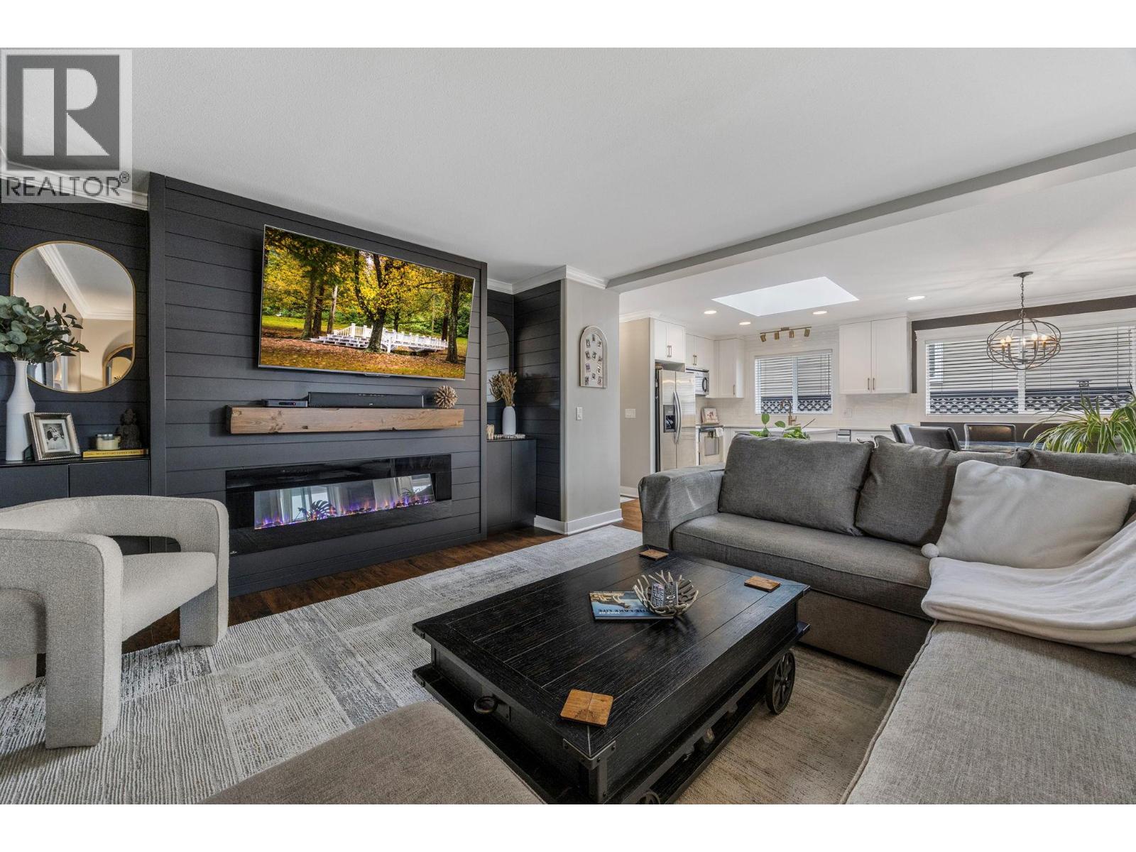 Property at 2173 Mimosa Drive image 4
