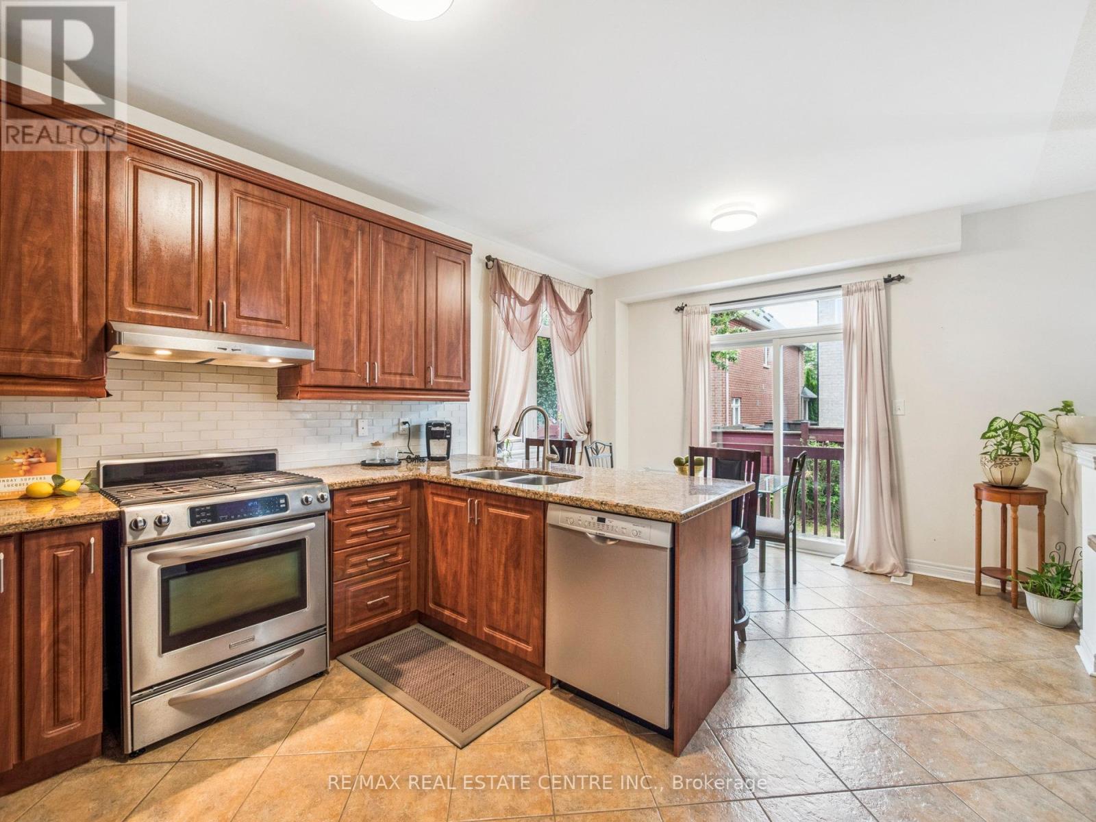 236 St Urbain Drive, Vaughan, Ontario  L4H 3K7 - Photo 20 - N12357432