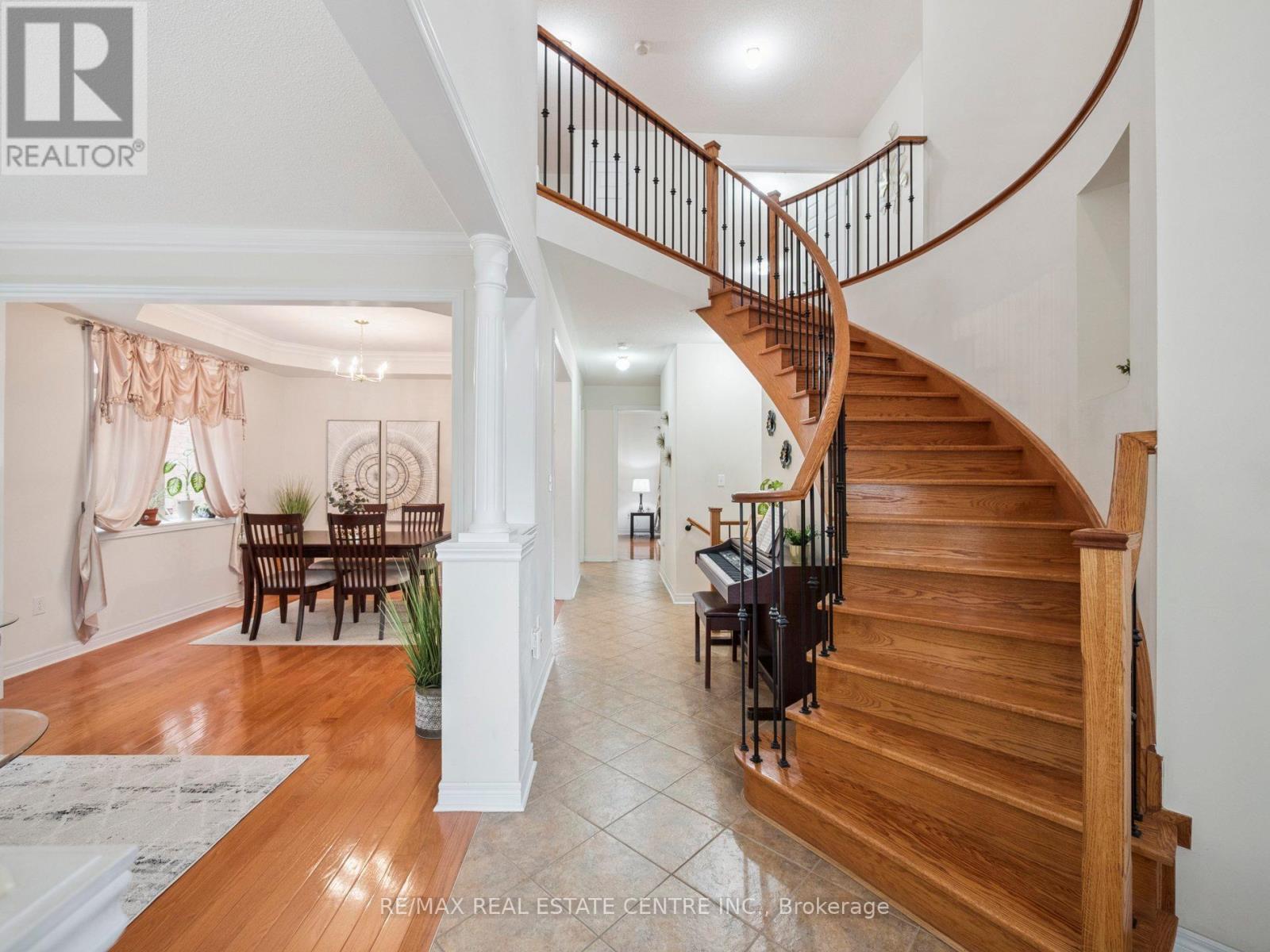 236 St Urbain Drive, Vaughan, Ontario  L4H 3K7 - Photo 8 - N12357432