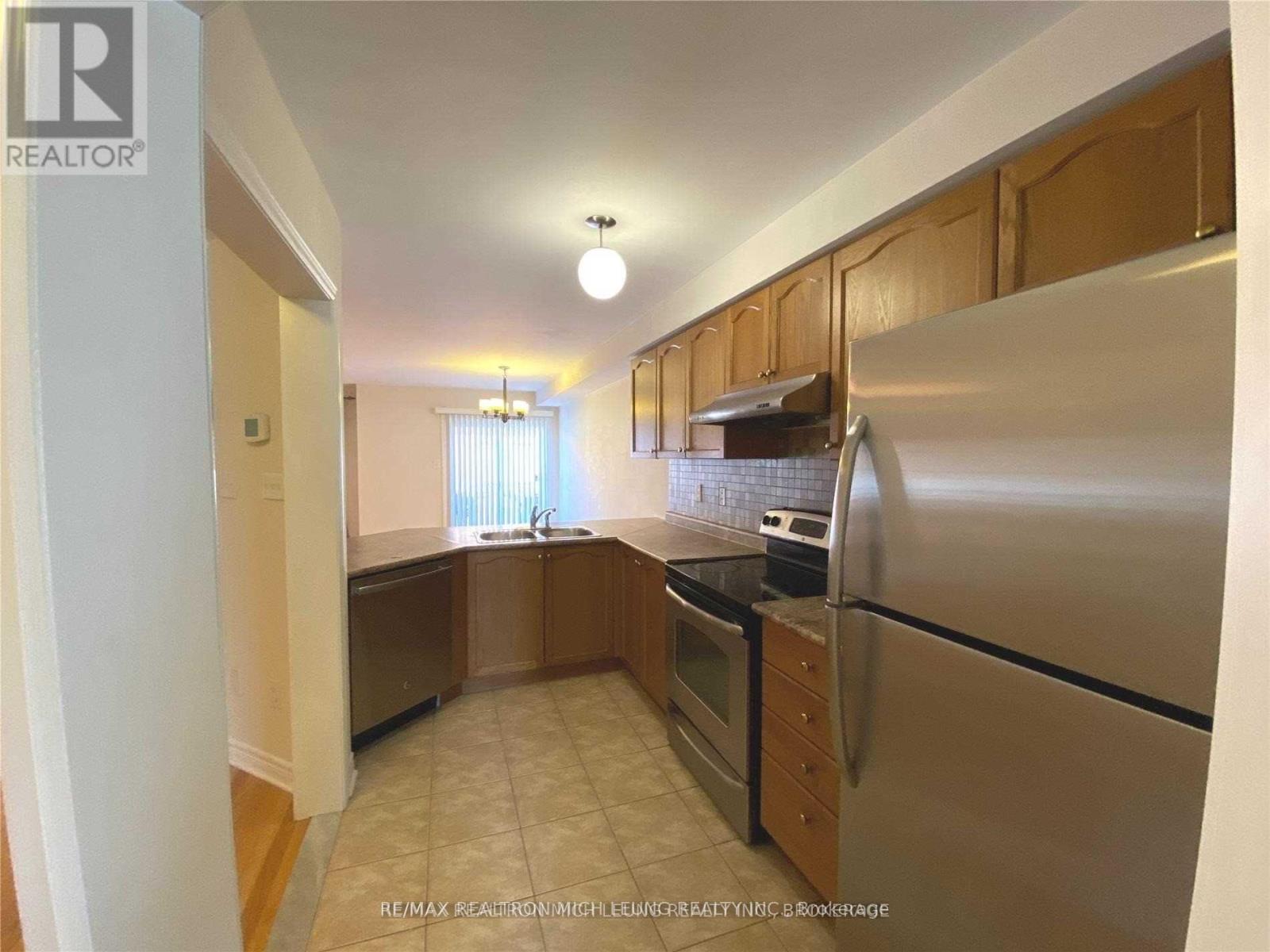 111 Amulet Crescent, Richmond Hill, Ontario  L4S 2V9 - Photo 4 - N12357533