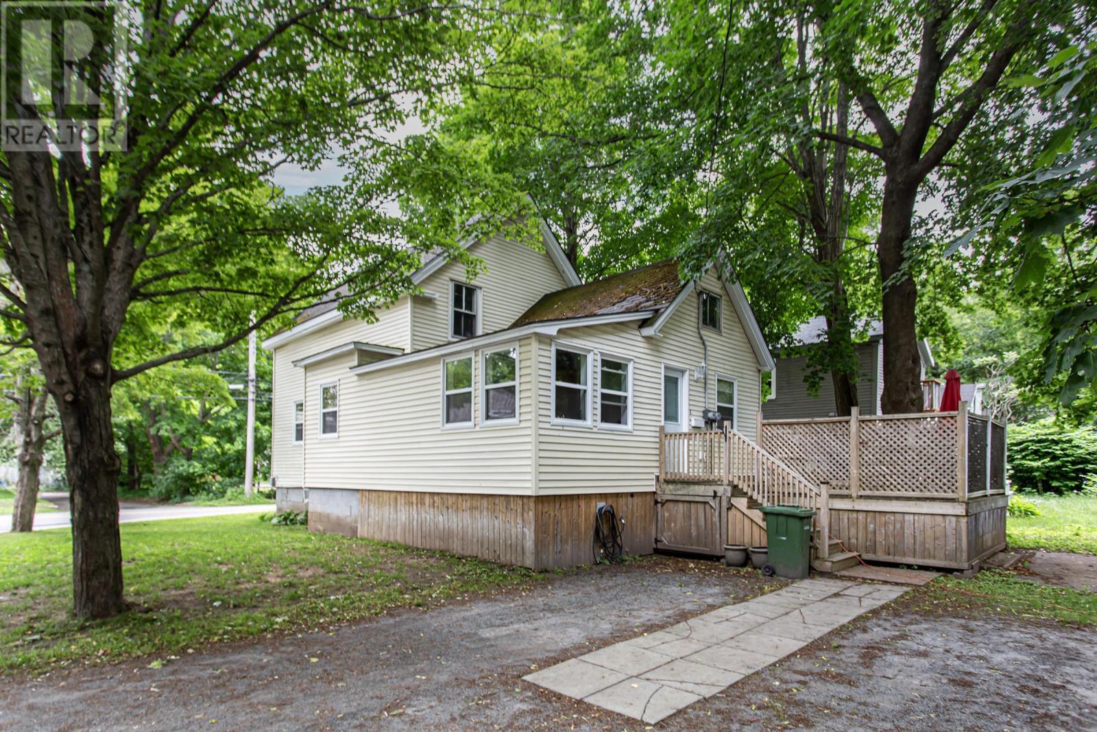 27 Canaan Avenue, Kentville, Nova Scotia  B4N 1B8 - Photo 2 - 202519900