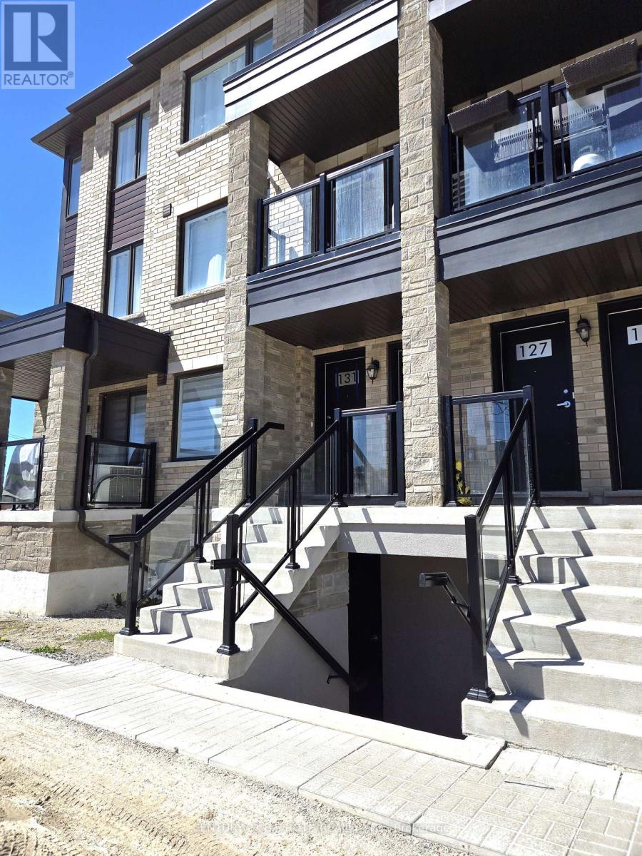 131 Appletree Lane, Barrie, Ontario  L9J 0P1 - Photo 2 - S12357511