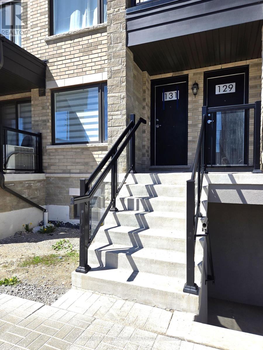131 Appletree Lane, Barrie, Ontario  L9J 0P1 - Photo 3 - S12357511