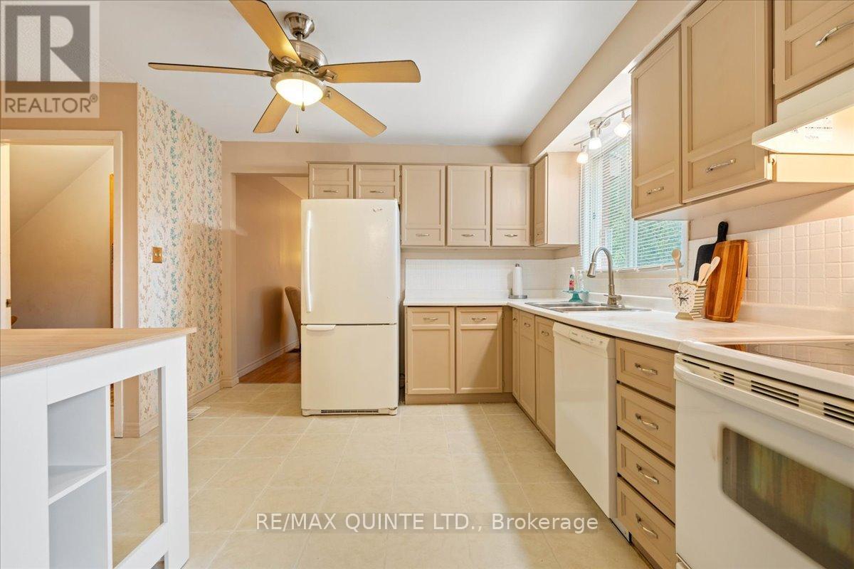 27 Morris Drive, Belleville, Ontario  K8P 5B3 - Photo 11 - X12357539