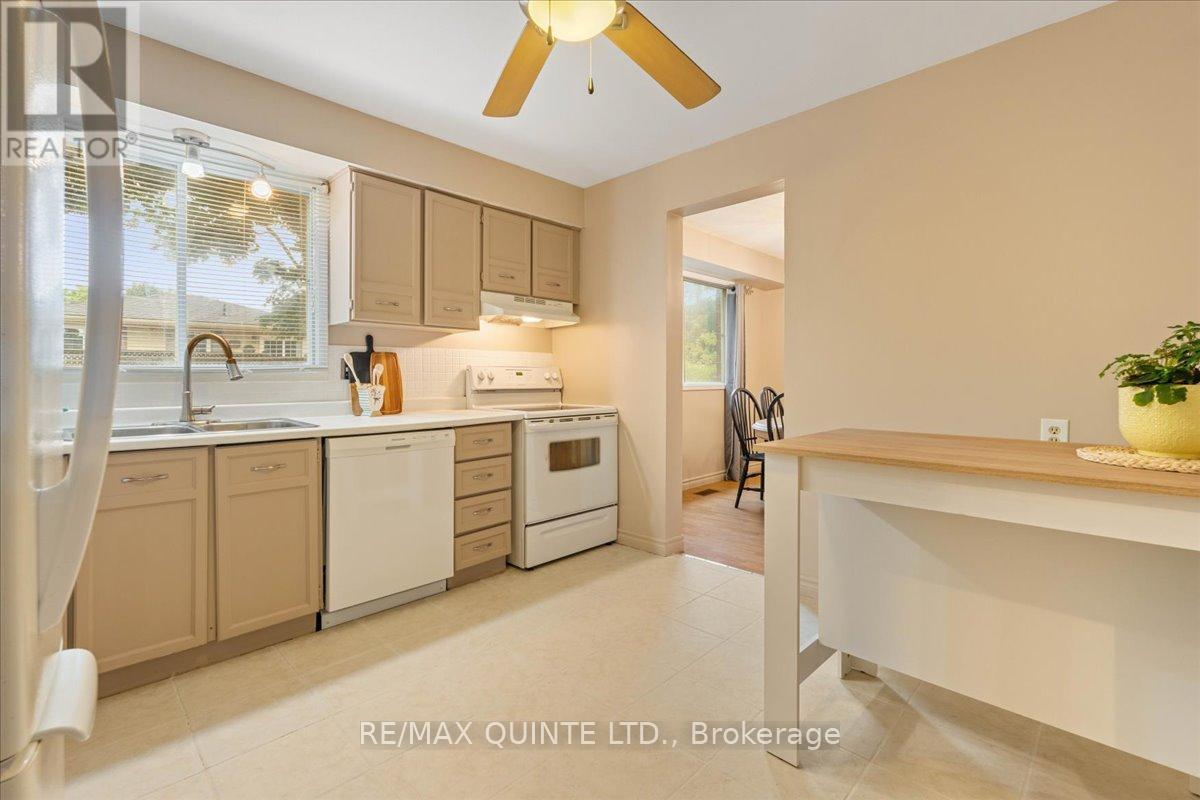 27 Morris Drive, Belleville, Ontario  K8P 5B3 - Photo 13 - X12357539