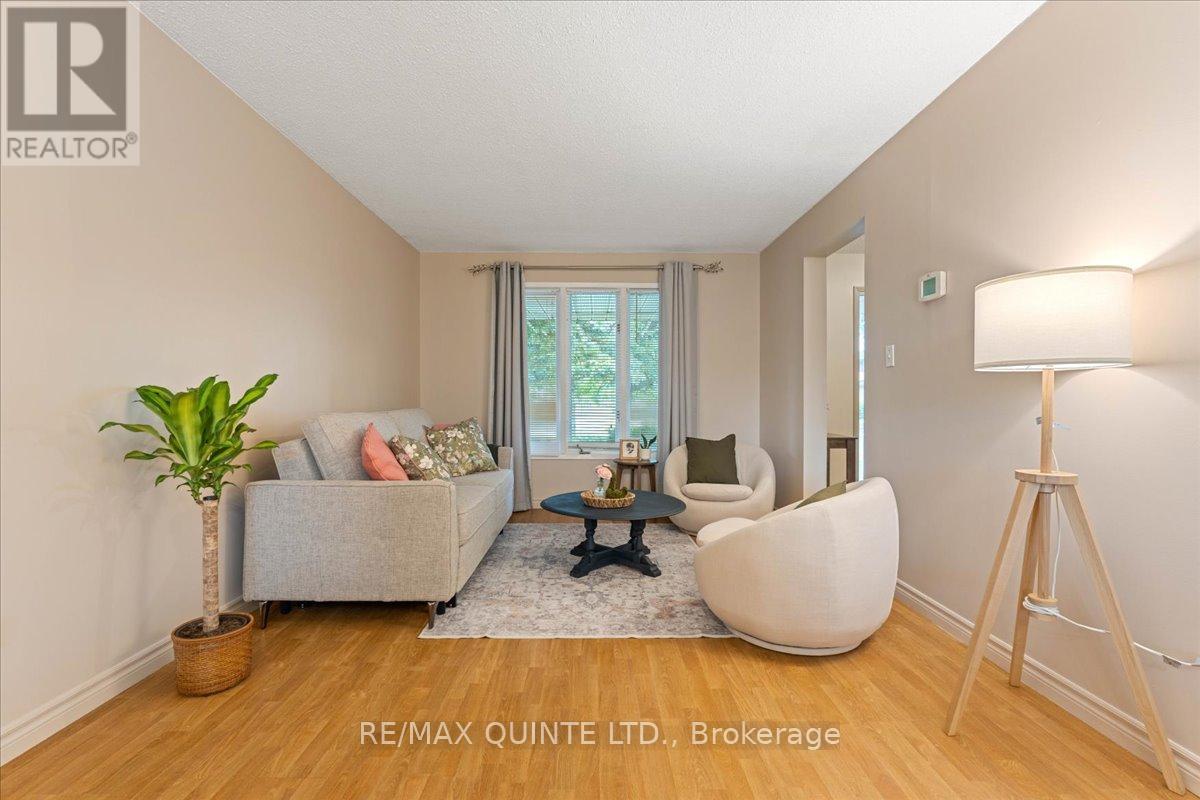 27 Morris Drive, Belleville, Ontario  K8P 5B3 - Photo 8 - X12357539