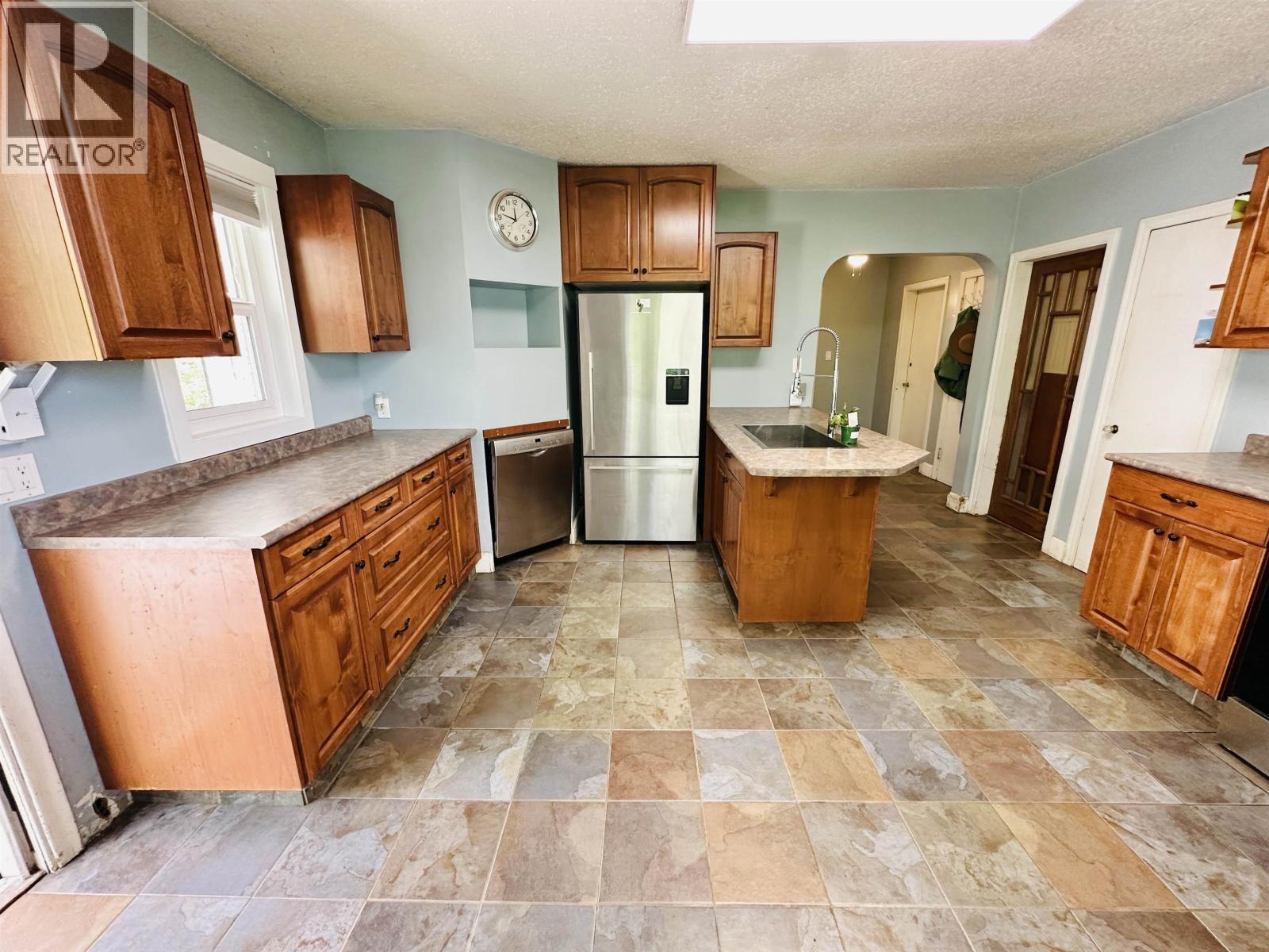 1305 Thomas Avenue, Coquitlam, British Columbia  V3K 2L4 - Photo 6 - R3039359
