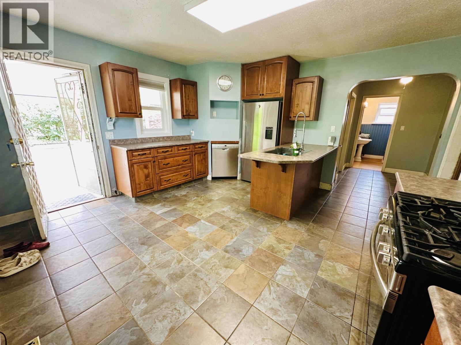 1305 Thomas Avenue, Coquitlam, British Columbia  V3K 2L4 - Photo 8 - R3039359