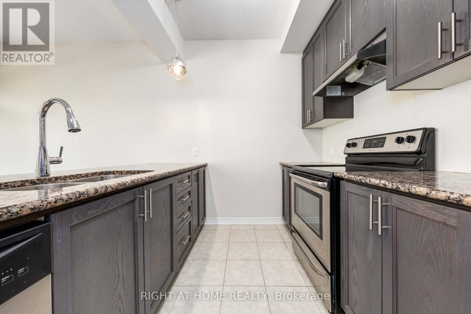 71 Southshore Crescent, Hamilton, Ontario  L8E 0J3 - Photo 10 - X12357482