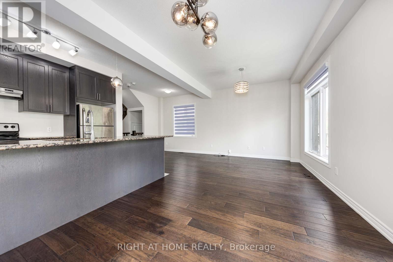 71 Southshore Crescent, Hamilton, Ontario  L8E 0J3 - Photo 13 - X12357482