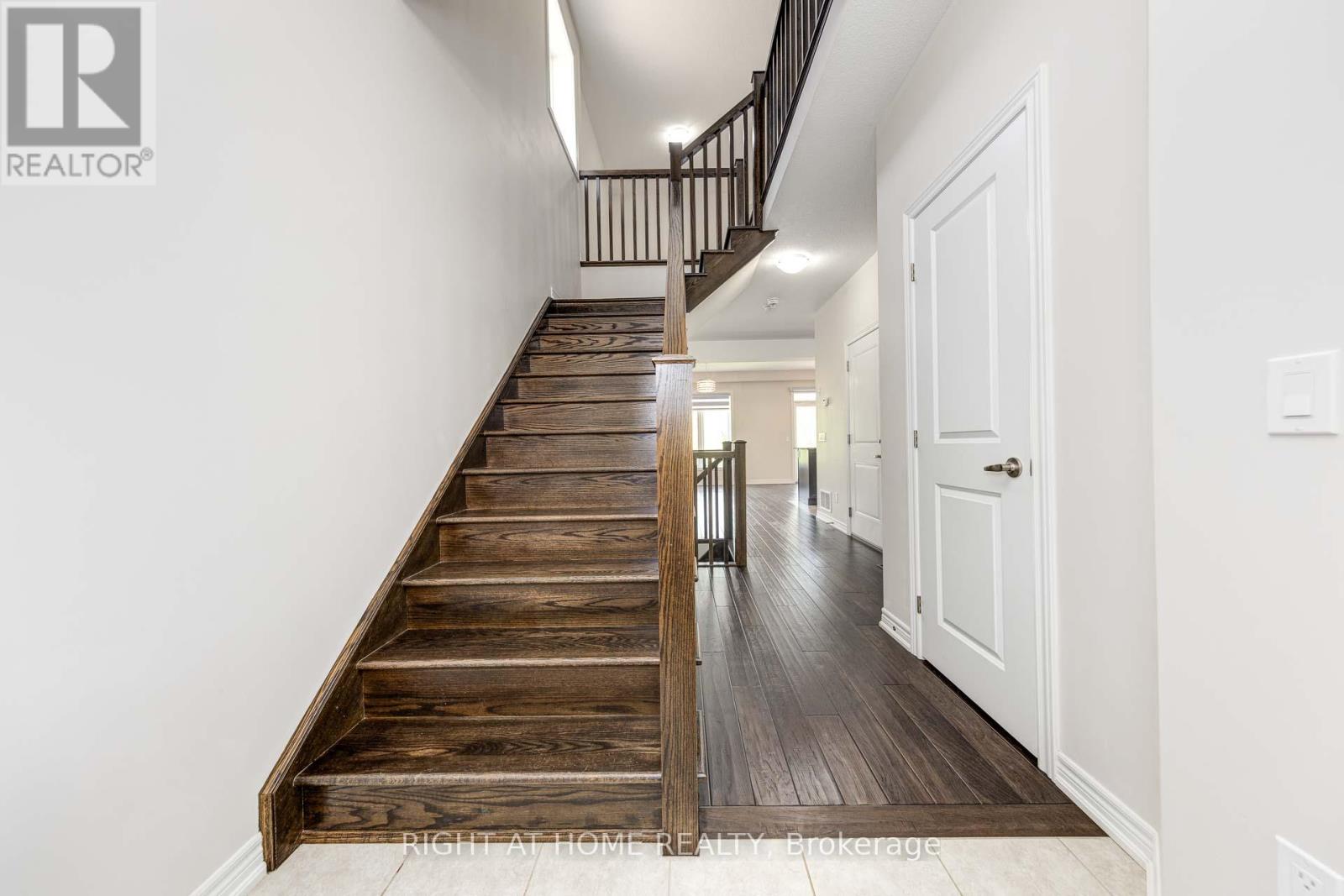 71 Southshore Crescent, Hamilton, Ontario  L8E 0J3 - Photo 17 - X12357482
