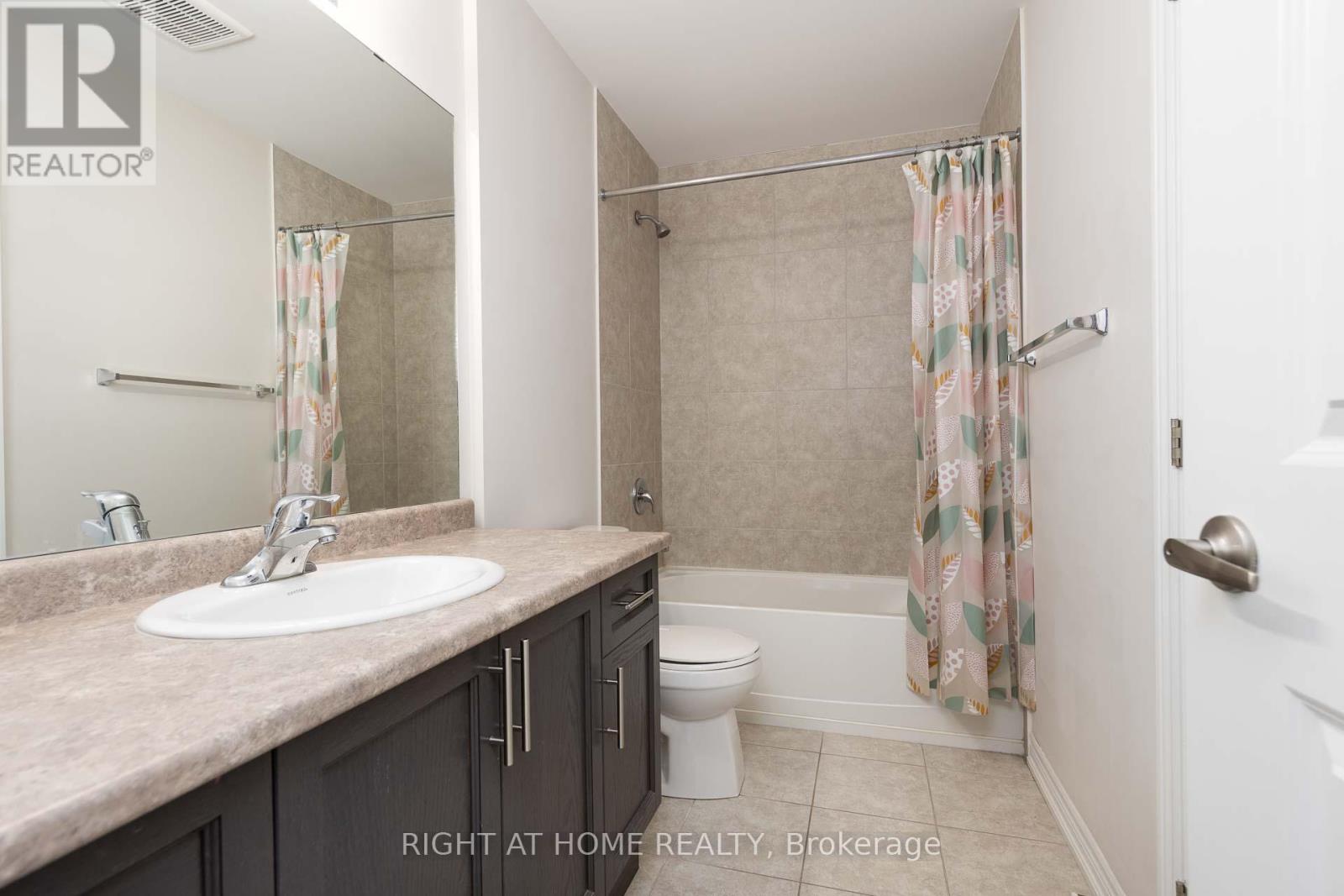 71 Southshore Crescent, Hamilton, Ontario  L8E 0J3 - Photo 24 - X12357482
