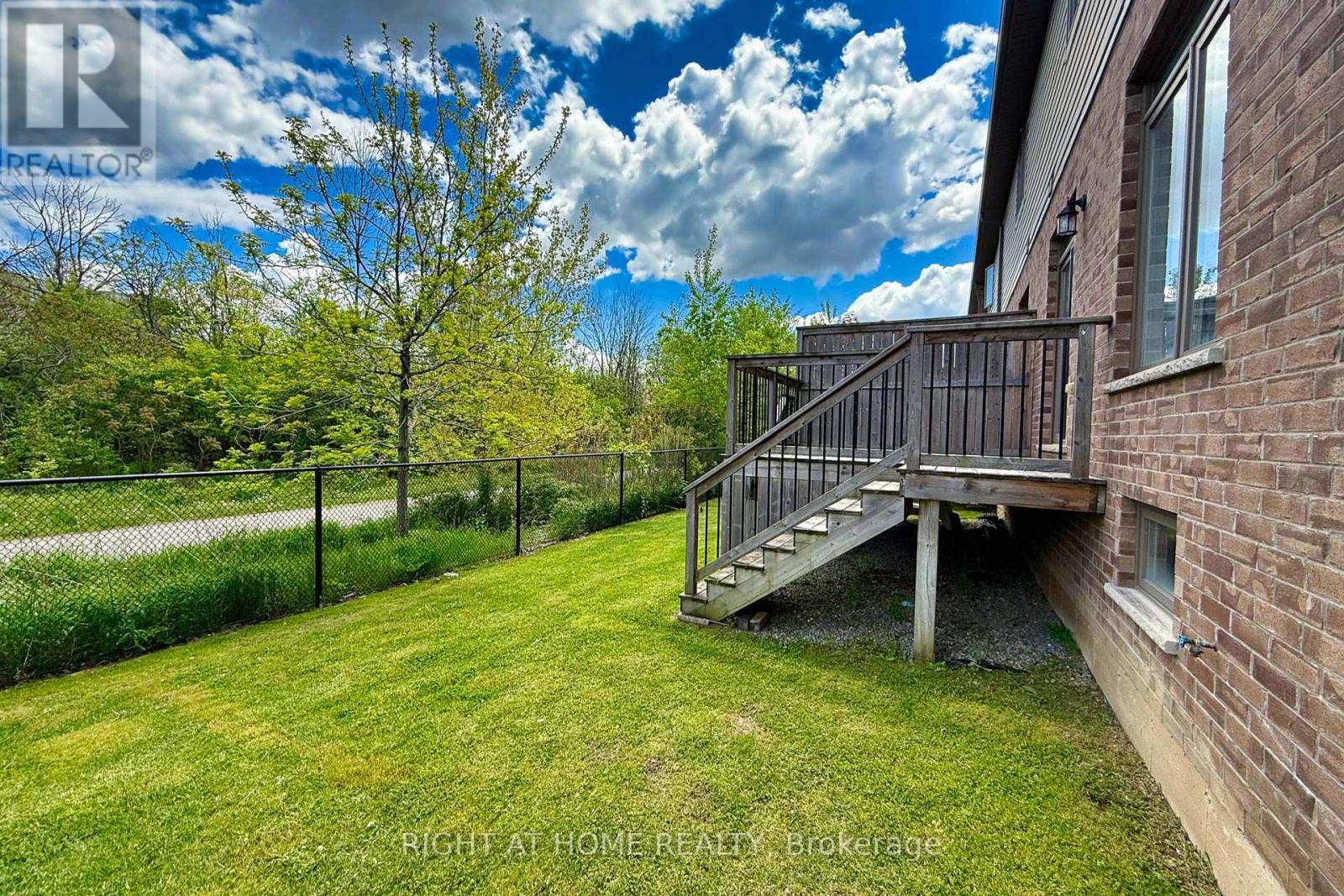 71 Southshore Crescent, Hamilton, Ontario  L8E 0J3 - Photo 32 - X12357482