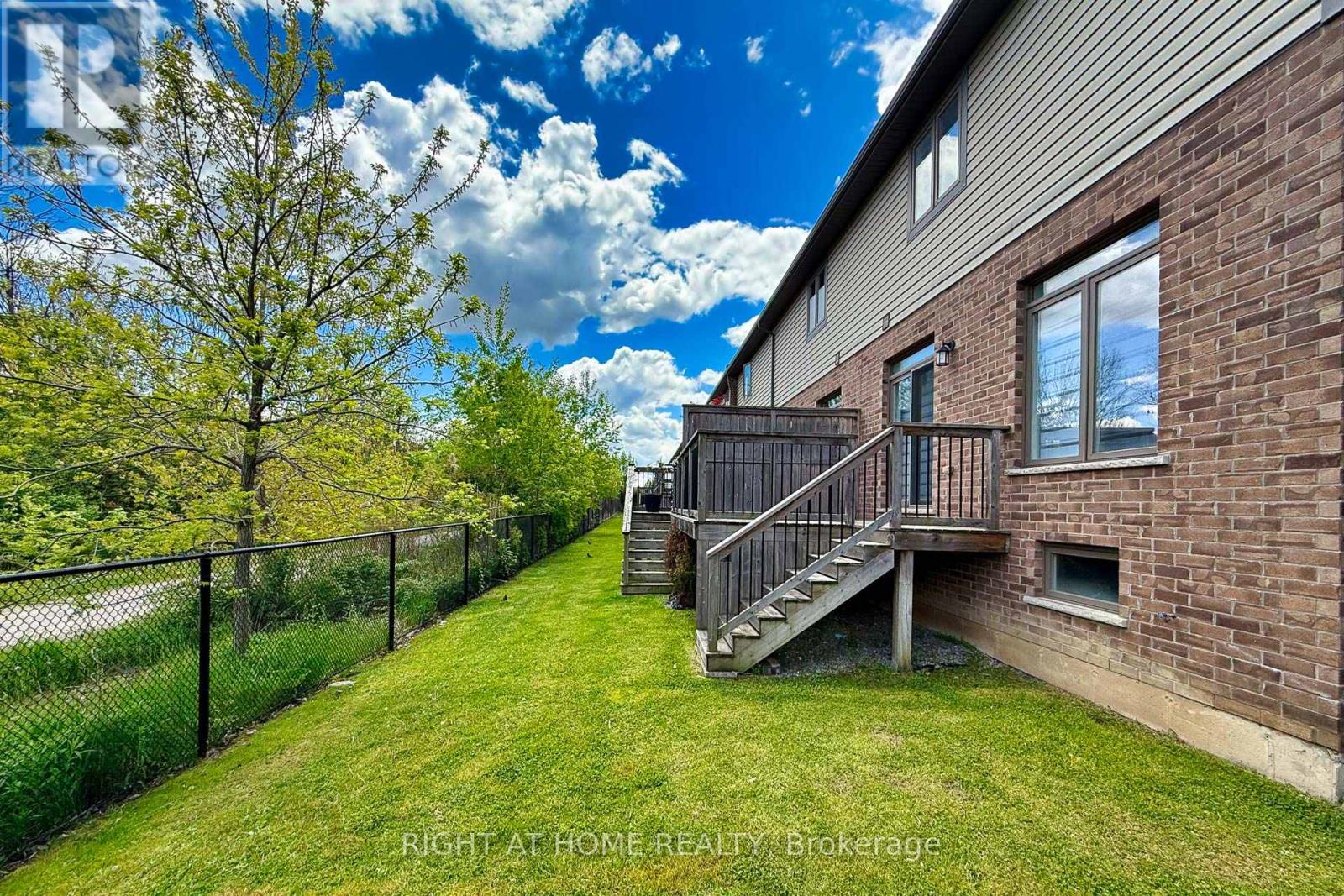 71 Southshore Crescent, Hamilton, Ontario  L8E 0J3 - Photo 33 - X12357482