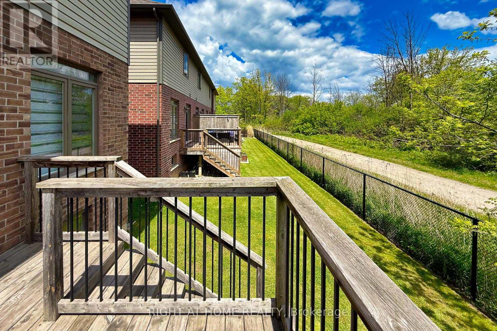 71 Southshore Crescent, Hamilton, Ontario  L8E 0J3 - Photo 40 - X12357482