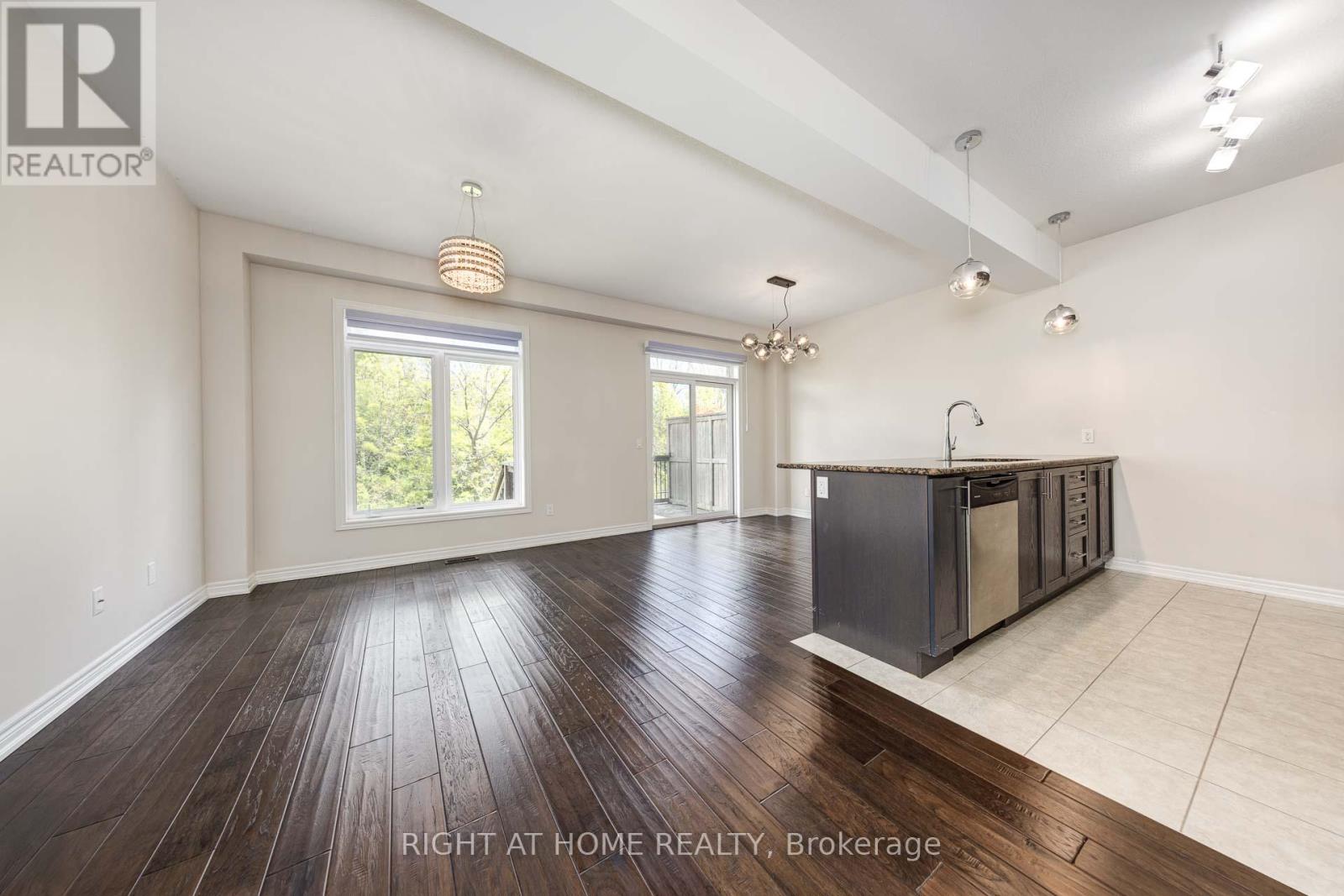 71 Southshore Crescent, Hamilton, Ontario  L8E 0J3 - Photo 7 - X12357482