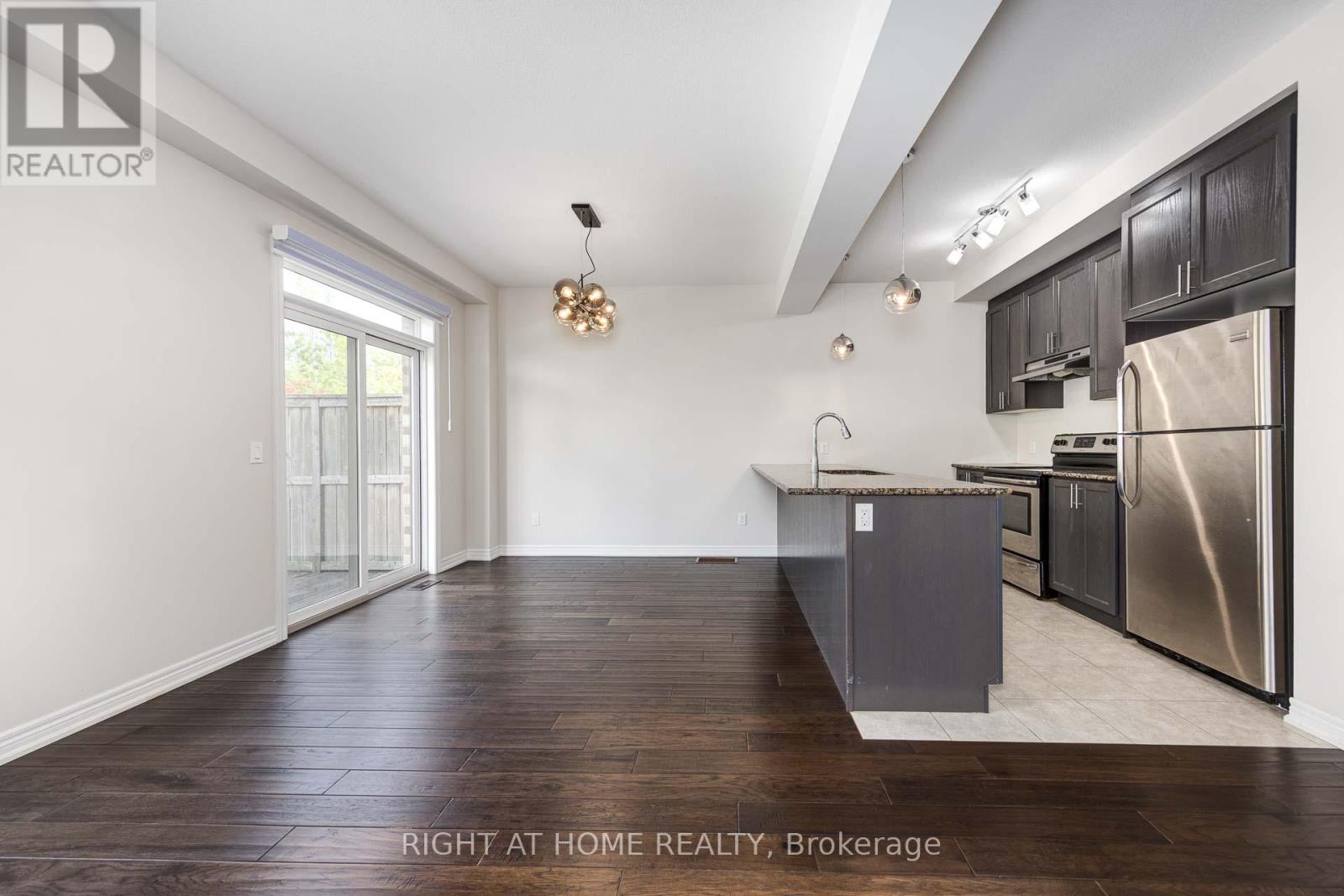 71 Southshore Crescent, Hamilton, Ontario  L8E 0J3 - Photo 8 - X12357482