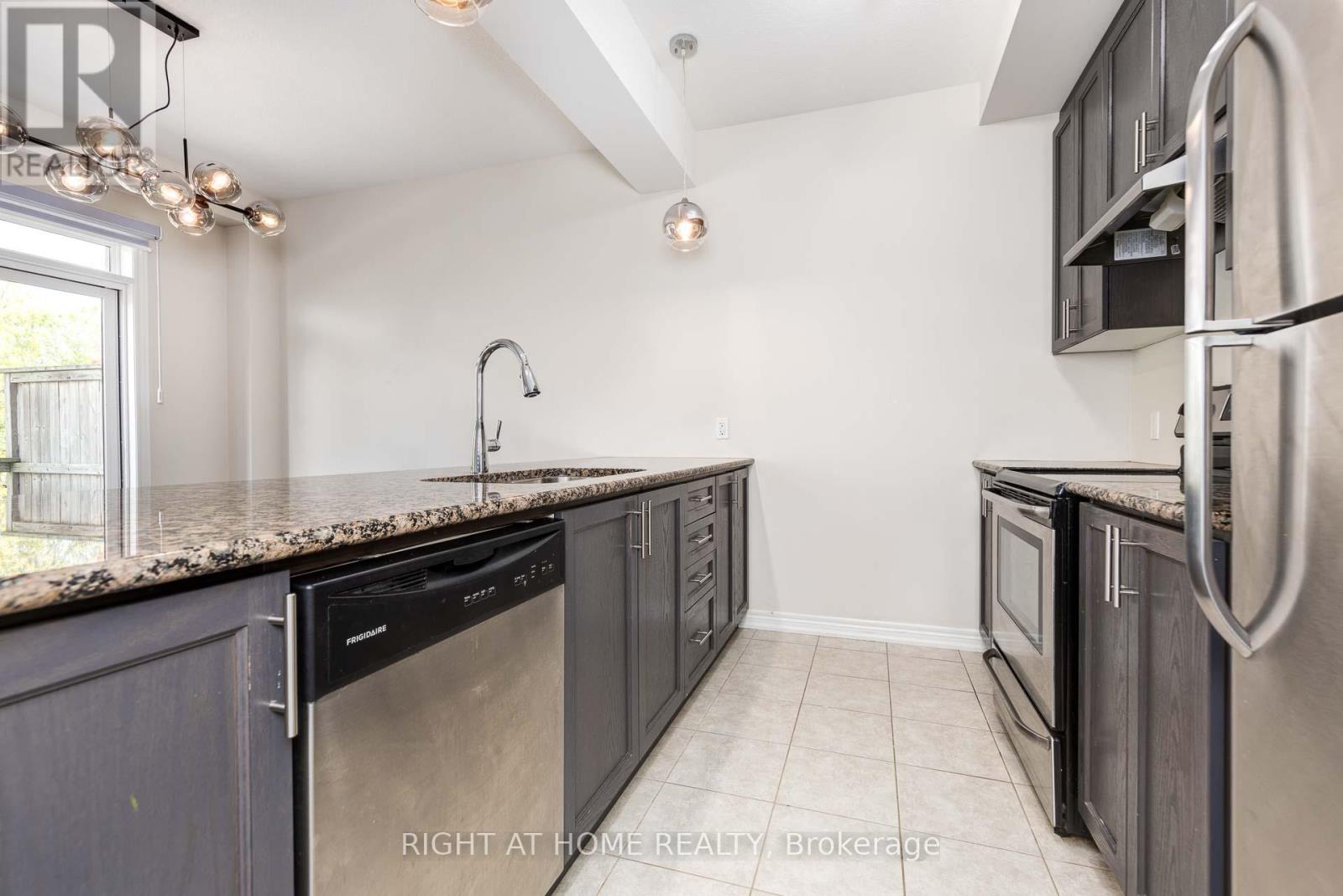 71 Southshore Crescent, Hamilton, Ontario  L8E 0J3 - Photo 9 - X12357482