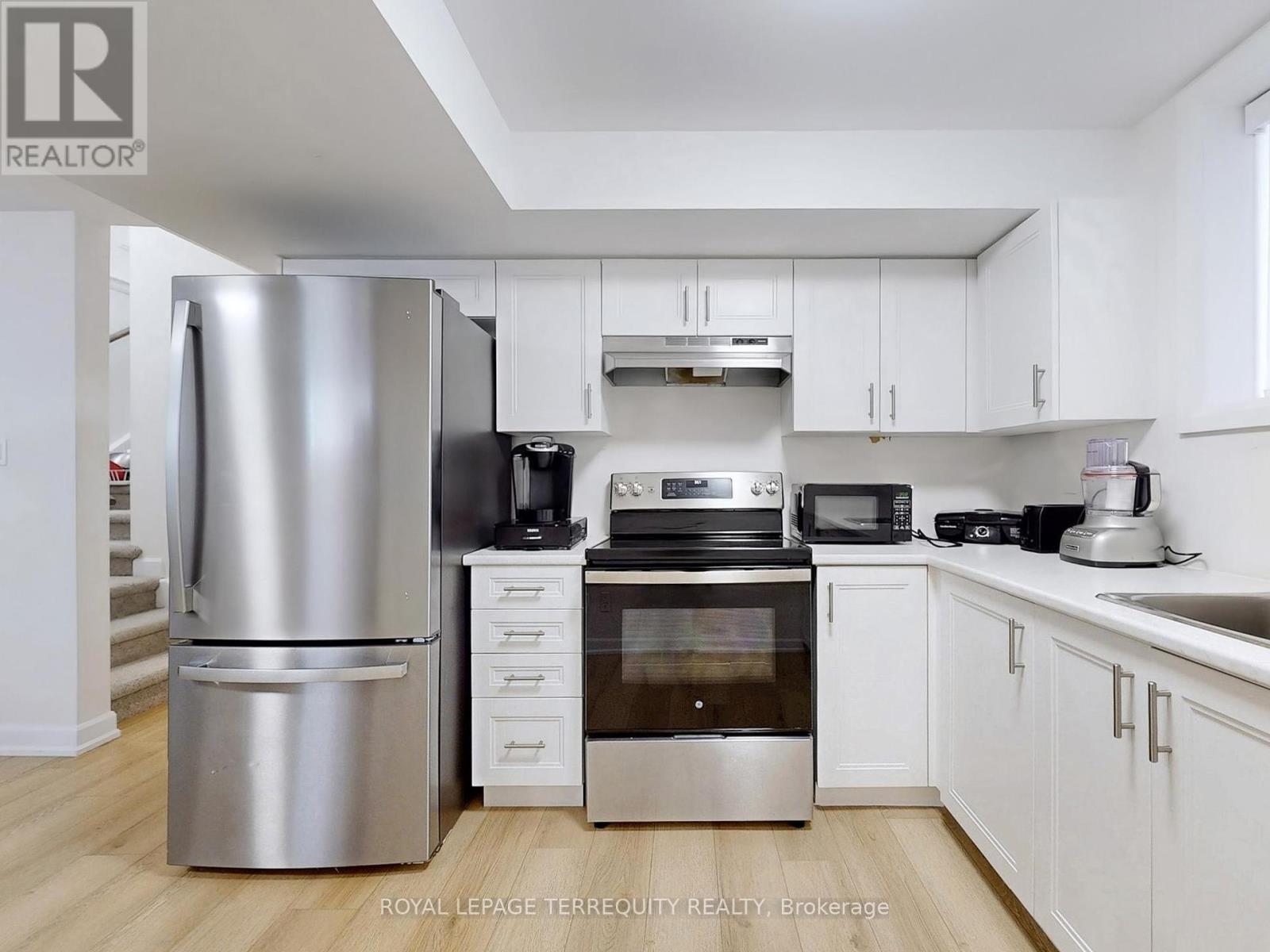 949 Bamford Terrace, Peterborough, Ontario  K9J 6X4 - Photo 33 - X12357487