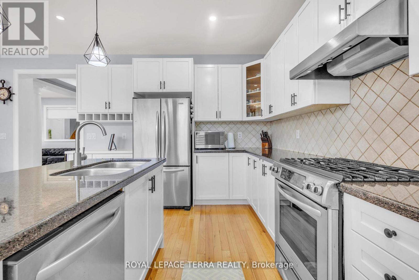 584 Pinery Trail, Waterloo, Ontario  N2V 2Y3 - Photo 12 - X12357526