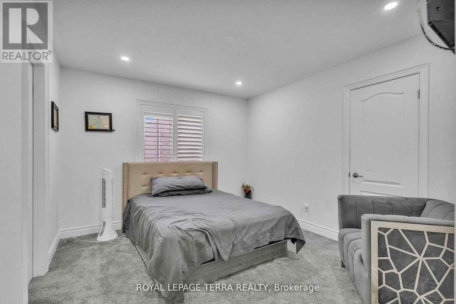 584 Pinery Trail, Waterloo, Ontario  N2V 2Y3 - Photo 33 - X12357526
