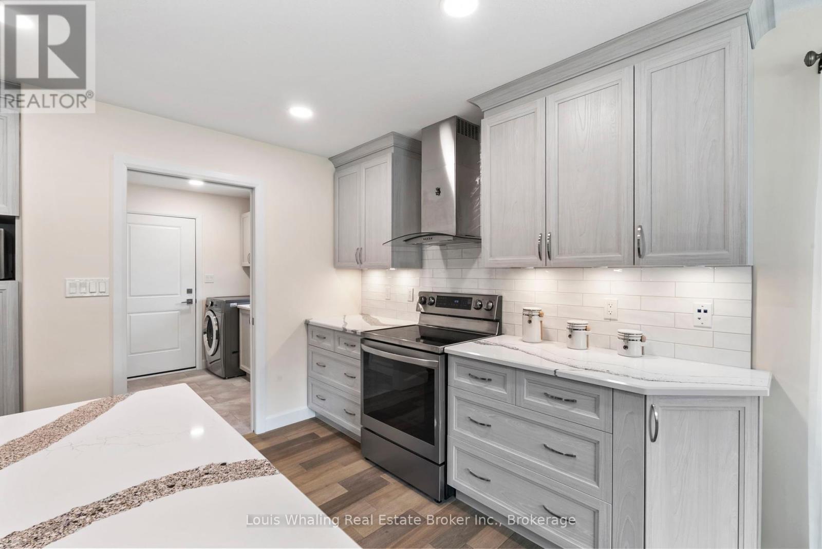 108 12th A Avenue, Hanover, Ontario  N4N 3T8 - Photo 13 - X12357593