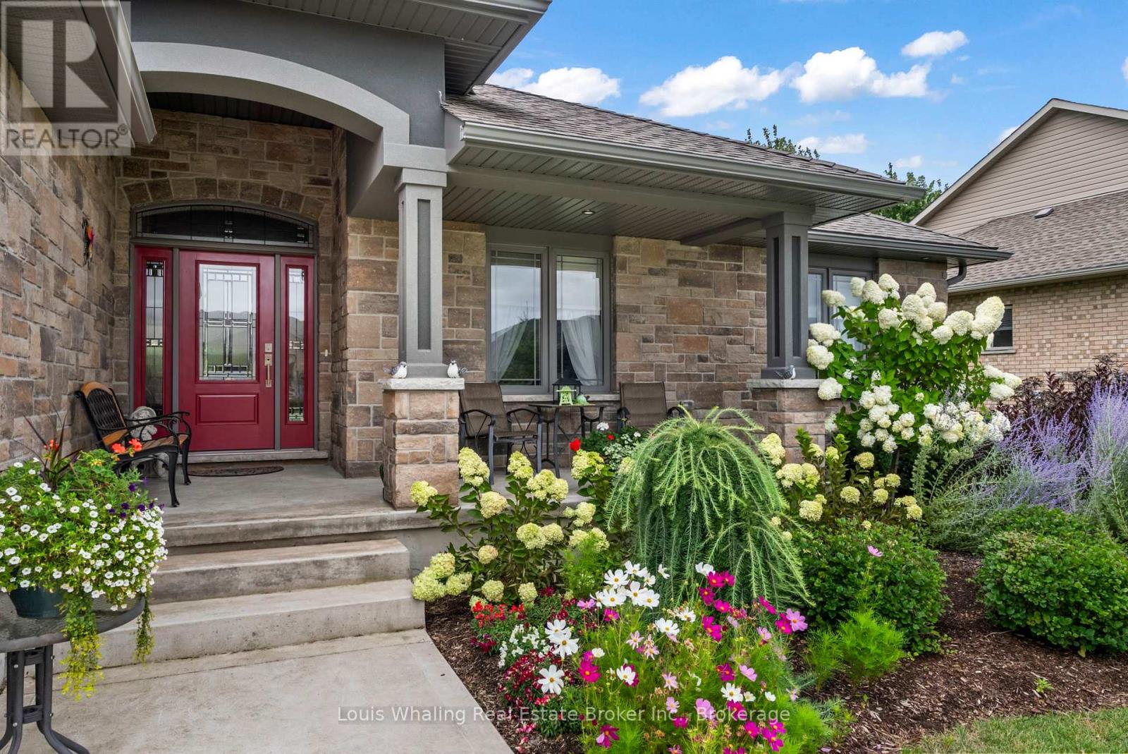 108 12th A Avenue, Hanover, Ontario  N4N 3T8 - Photo 2 - X12357593