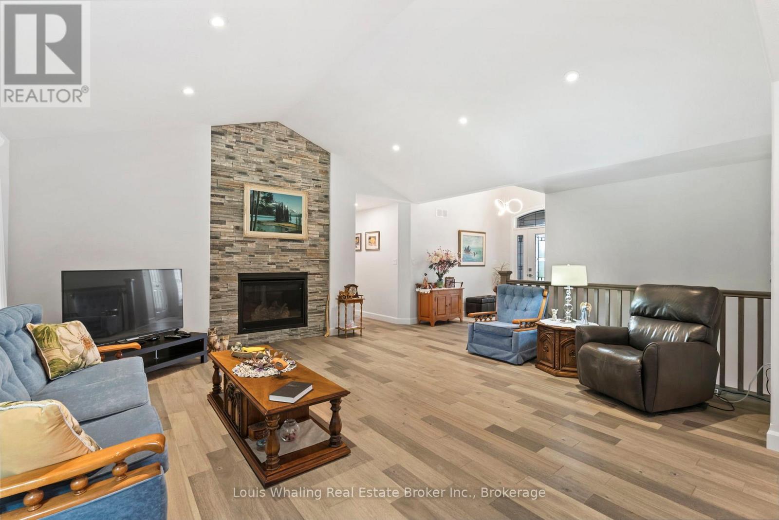 108 12th A Avenue, Hanover, Ontario  N4N 3T8 - Photo 6 - X12357593