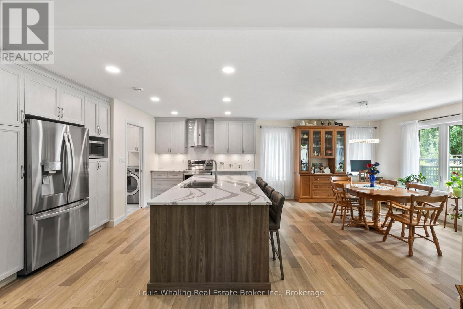 108 12th A Avenue, Hanover, Ontario  N4N 3T8 - Photo 7 - X12357593