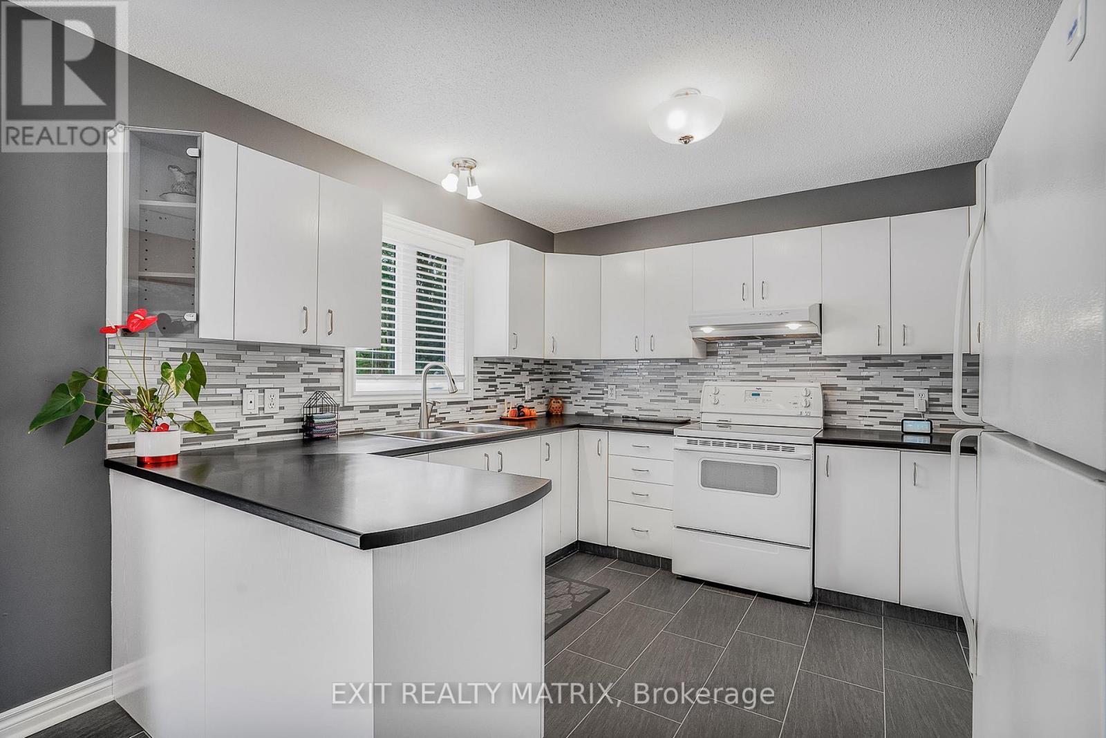 534 De La Bergerie Road, Champlain, Ontario  K0B 1K0 - Photo 11 - X12357578