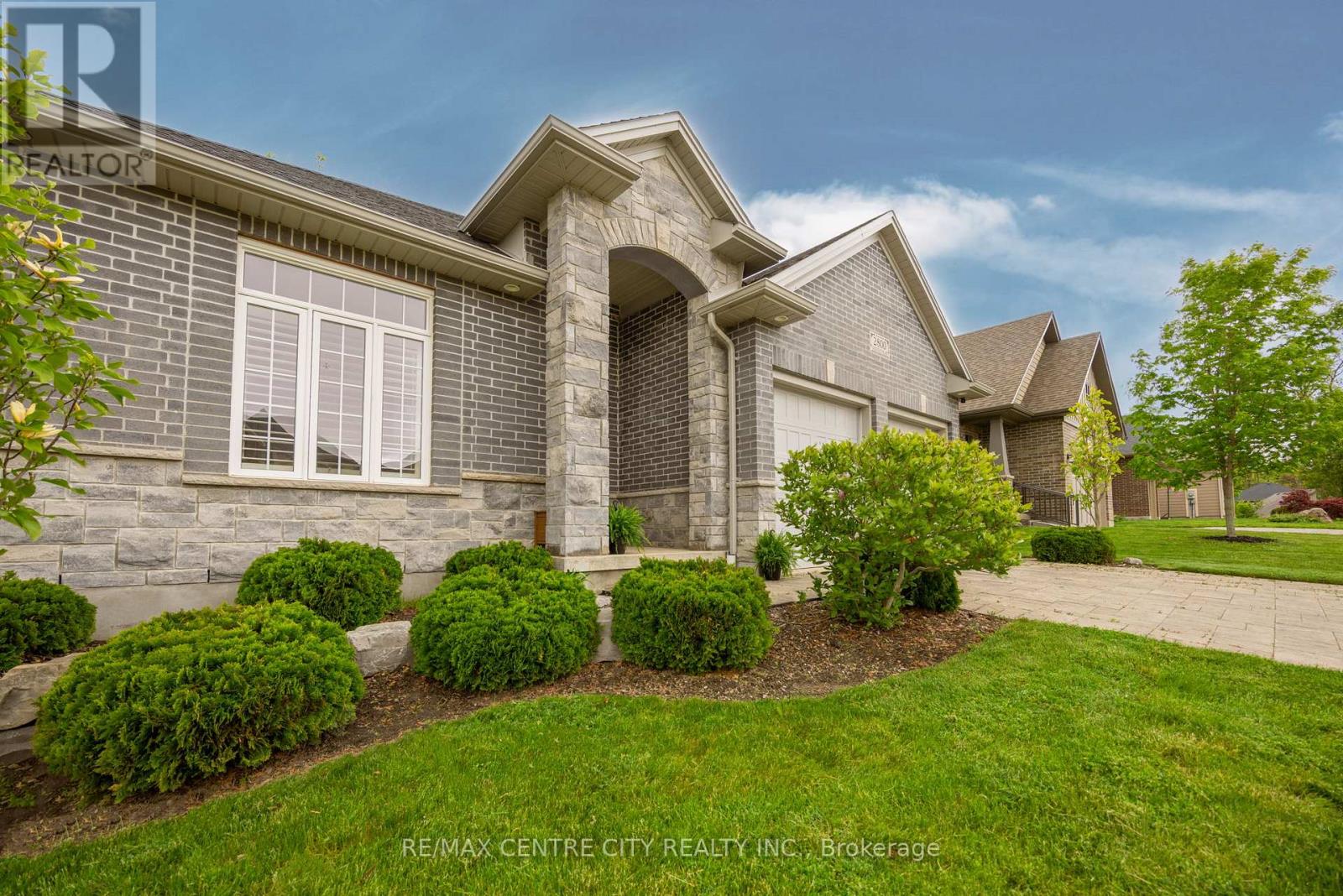 Property at 2800 SHEFFIELD PLACE image 3