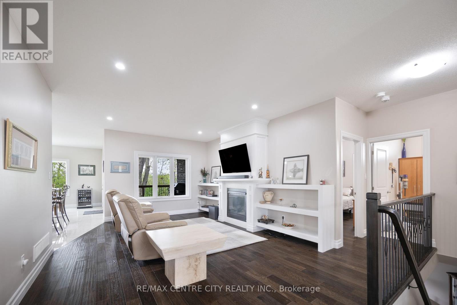 Property at 2800 SHEFFIELD PLACE image 5