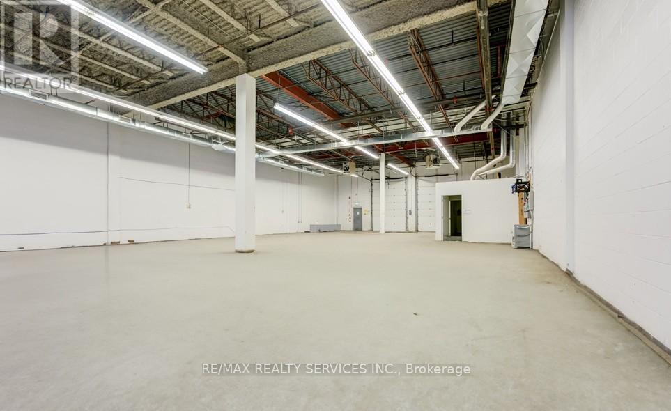 #9 - 6660 Kennedy Road, Mississauga, Ontario  L5T 2M9 - Photo 3 - W12344894