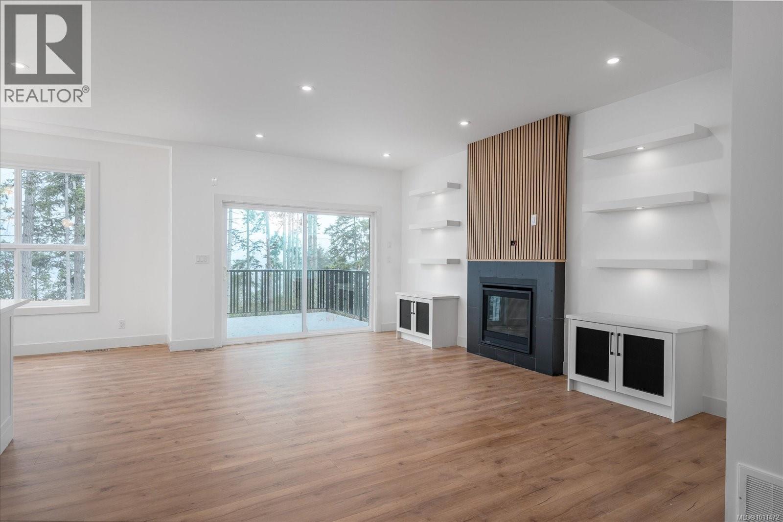 Property at 949 Harbour View St image 4