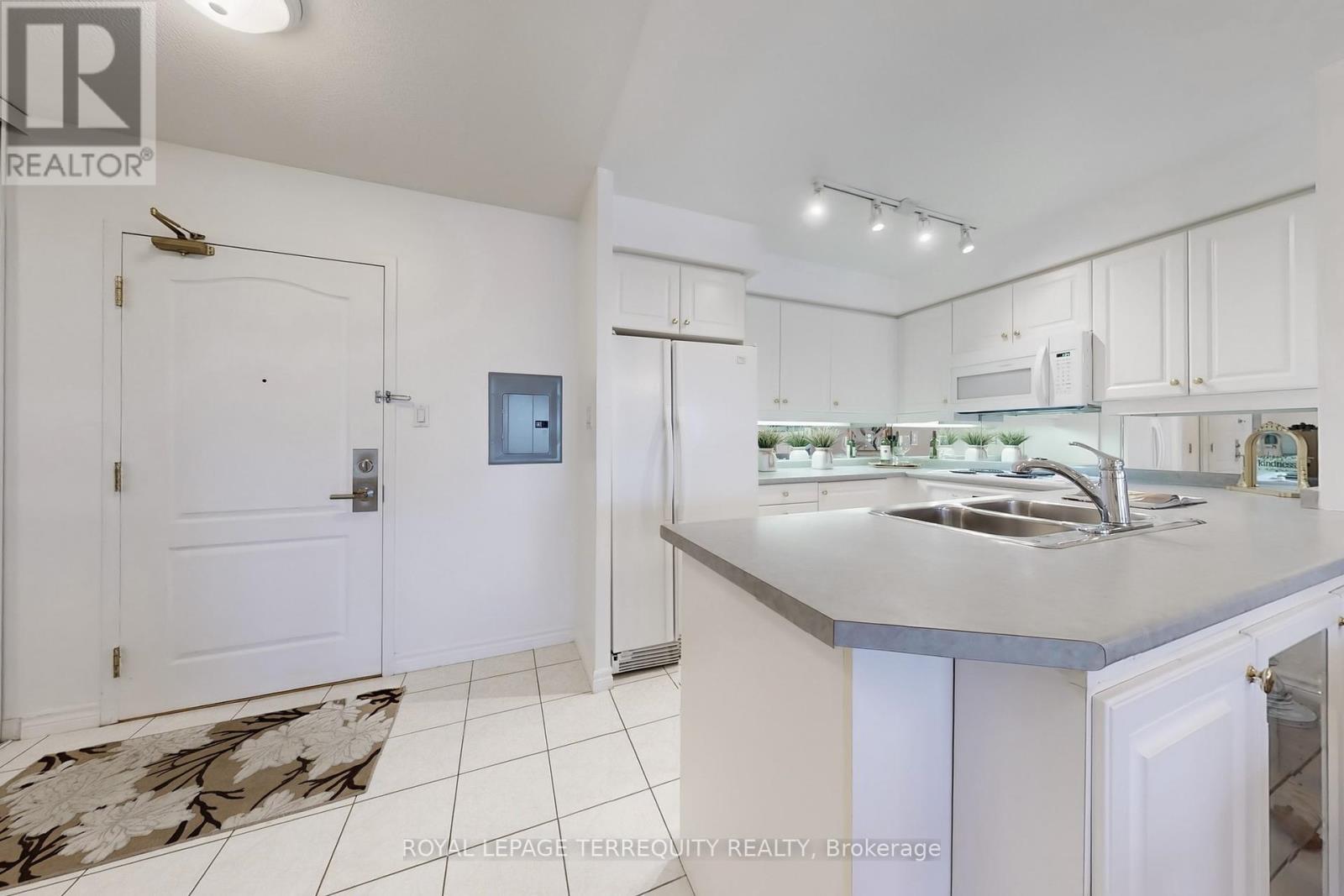 505 - 18 Wanless Avenue, Toronto, Ontario  M4N 3R9 - Photo 14 - C12357549