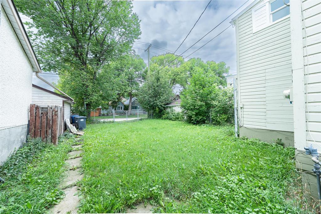 808 Alverstone Street, Winnipeg, Manitoba  R2H 2H2 - Photo 22 - 202520601