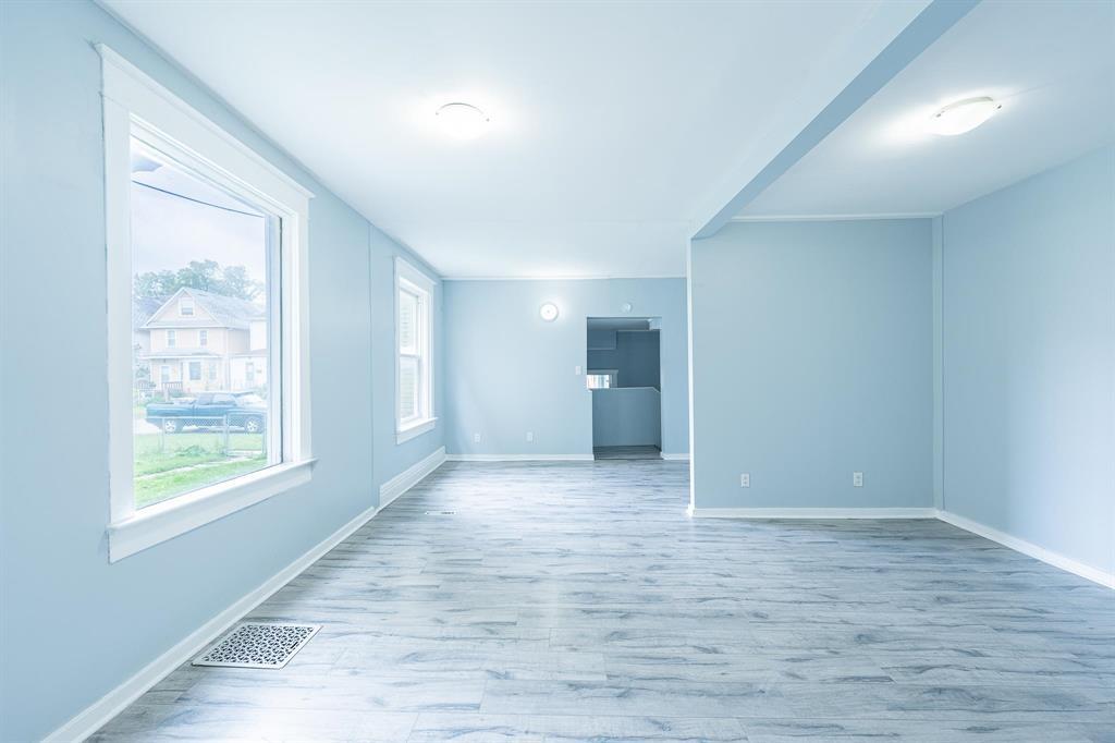 808 Alverstone Street, Winnipeg, Manitoba  R2H 2H2 - Photo 4 - 202520601