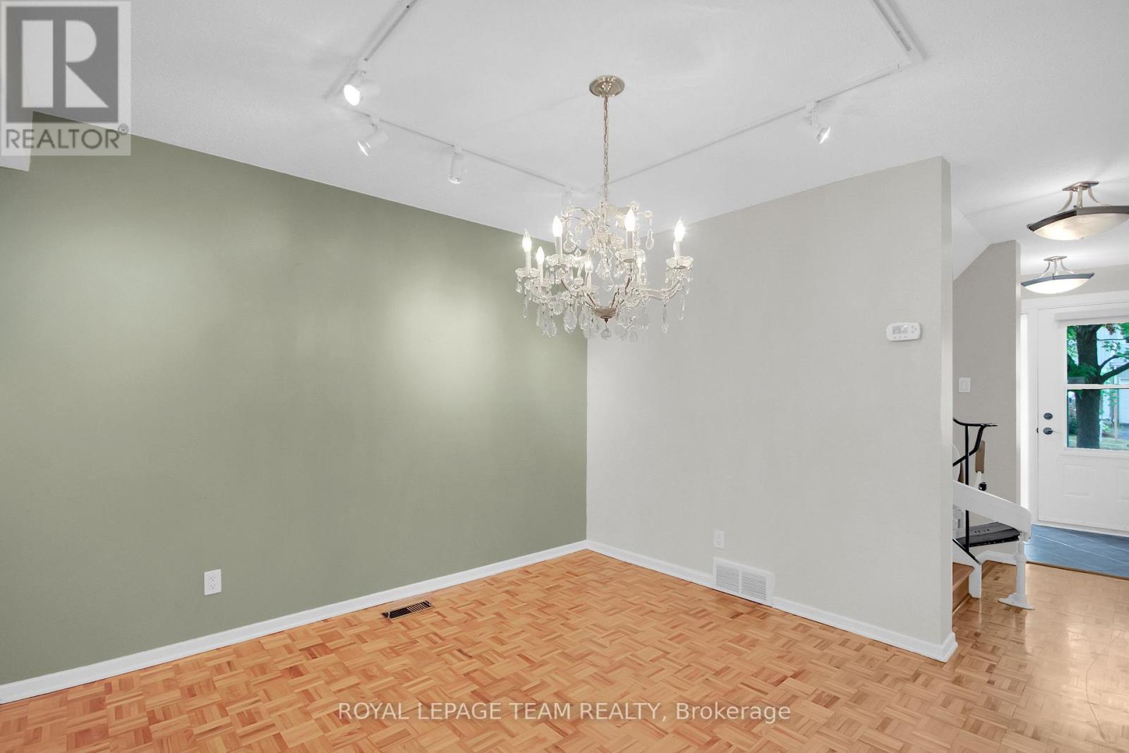 26 Jackson Court, Ottawa, Ontario  K2K 1B7 - Photo 15 - X12357624