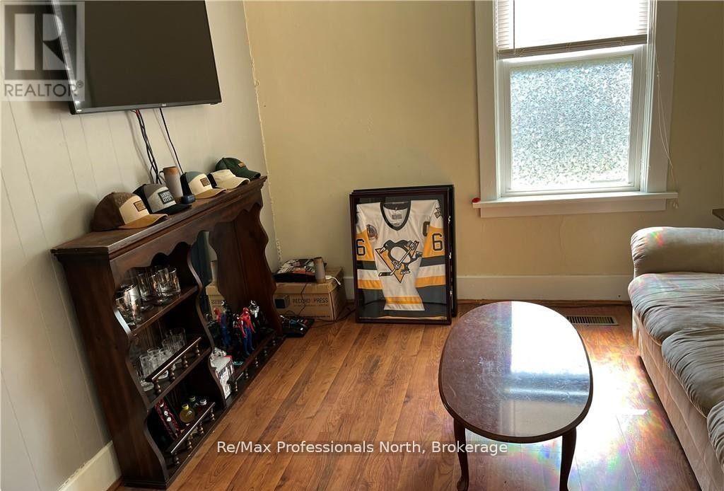 261 Hotchkiss Street, Gravenhurst (Muskoka (S)), Ontario  P1P 1H7 - Photo 11 - X12355827